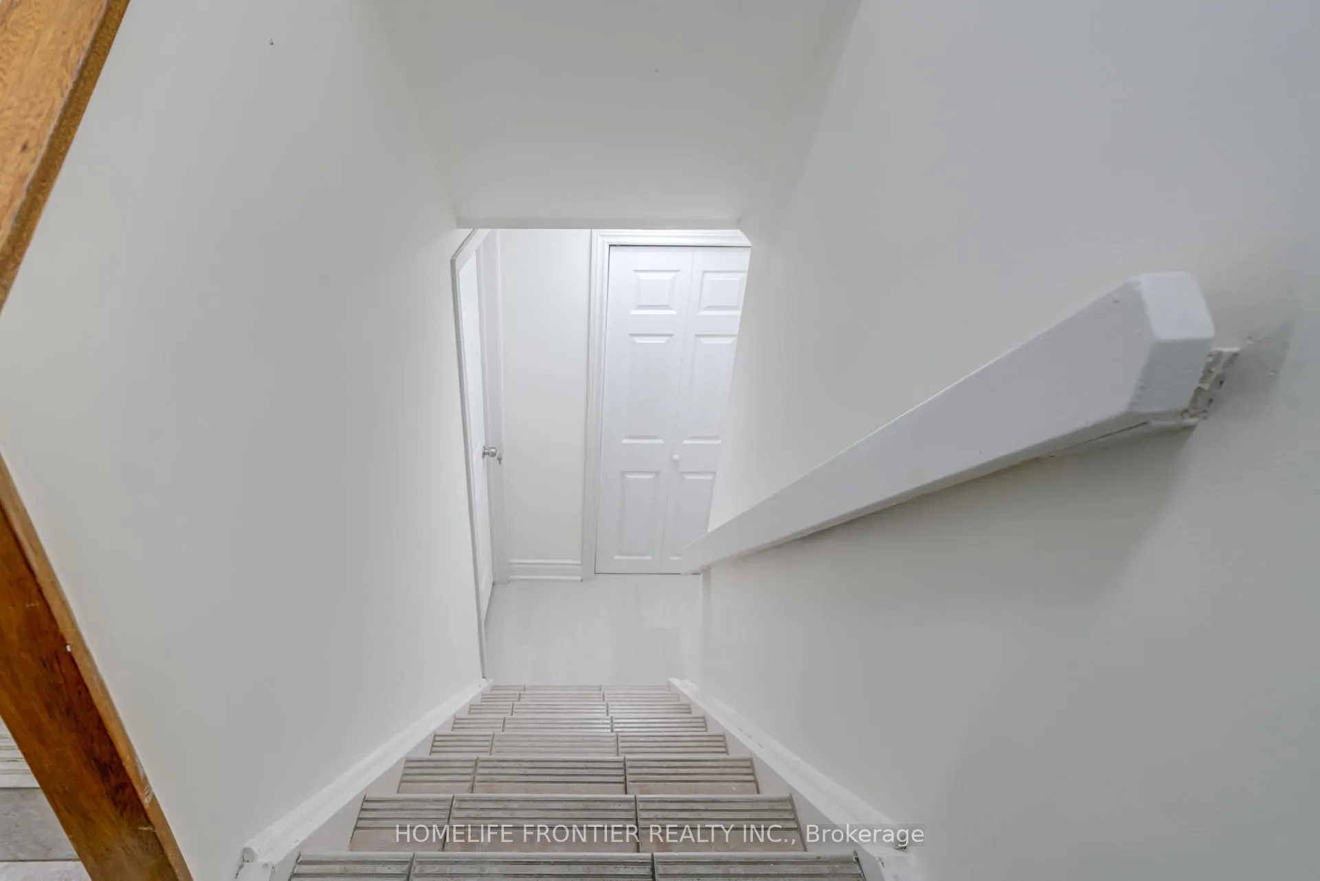 Photo 6 of Unit B, 62 clark Avenue, Markham, Thornhill — HOMEH