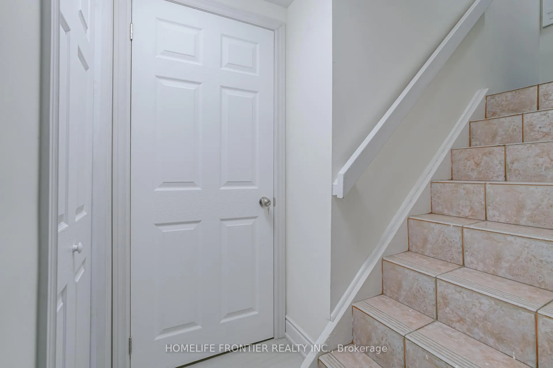 Photo 7 of Unit B, 62 clark Avenue, Markham, Thornhill — HOMEH