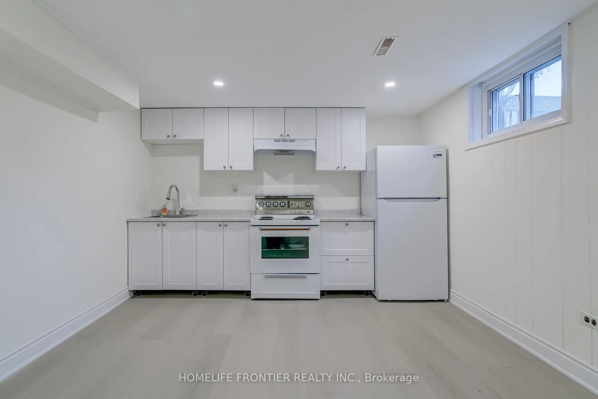 Photo 9 of Unit B, 62 clark Avenue, Markham, Thornhill — HOMEH
