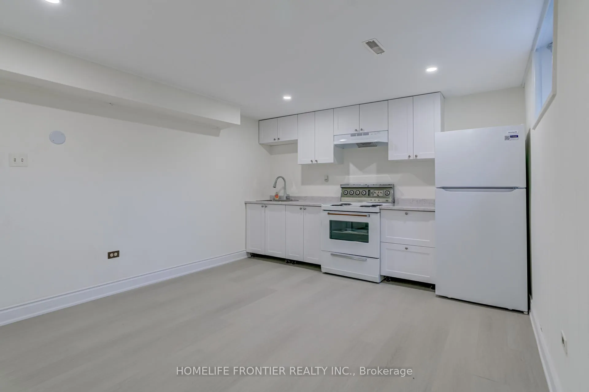 Photo 10 of Unit B, 62 clark Avenue, Markham, Thornhill — HOMEH