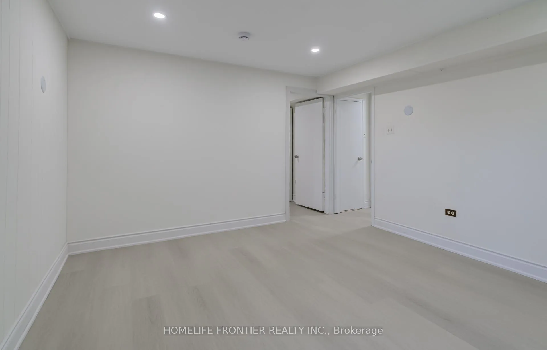 Photo 11 of Unit B, 62 clark Avenue, Markham, Thornhill — HOMEH