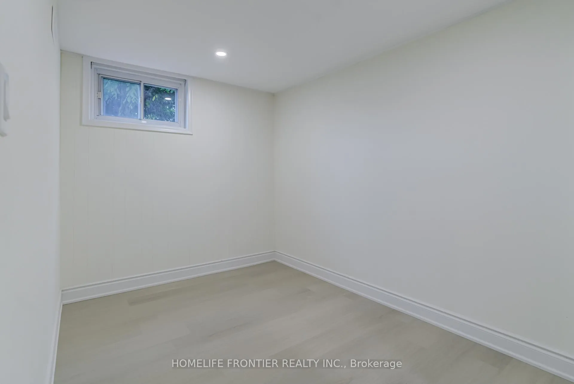 Photo 12 of Unit B, 62 clark Avenue, Markham, Thornhill — HOMEH