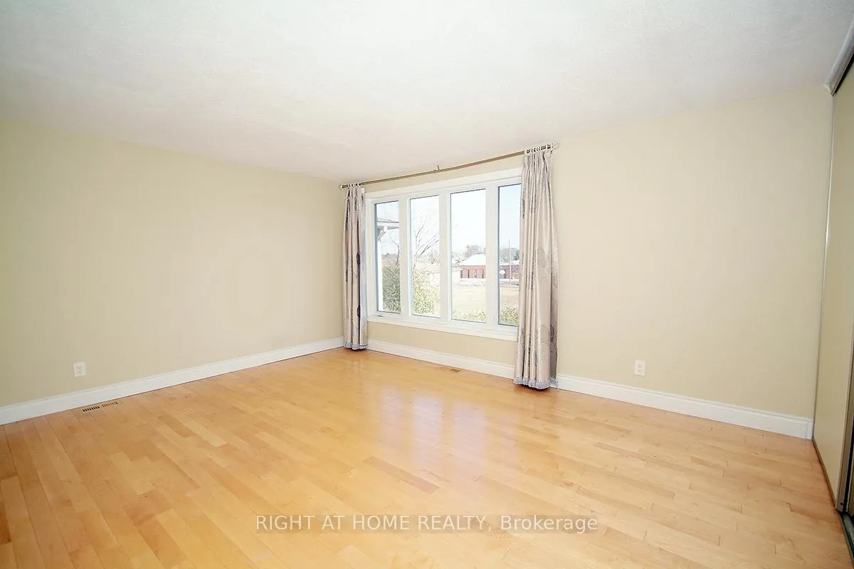 Photo 8 of 56 Four Seasons Drive, Ottawa, Borden Farm/Stewart Farm/Carleton Heights/Parkwood Hills — HOMEH