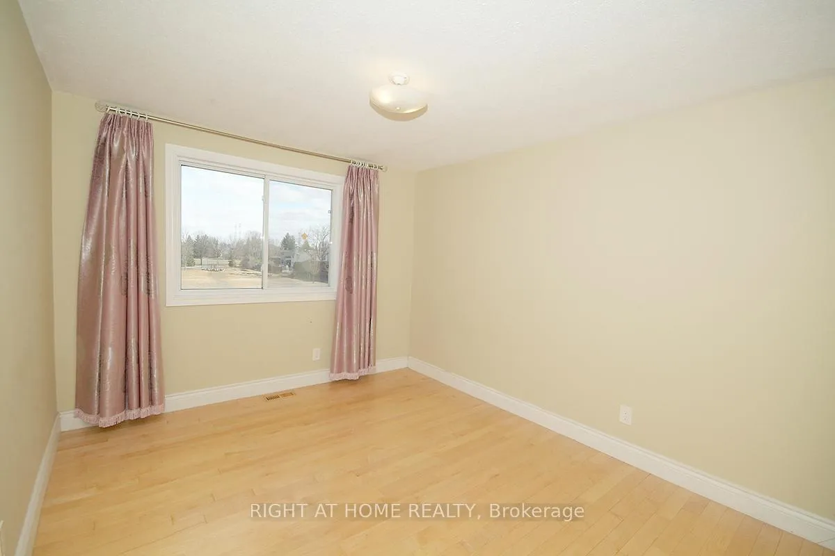 Photo 11 of 56 Four Seasons Drive, Ottawa, Borden Farm/Stewart Farm/Carleton Heights/Parkwood Hills — HOMEH