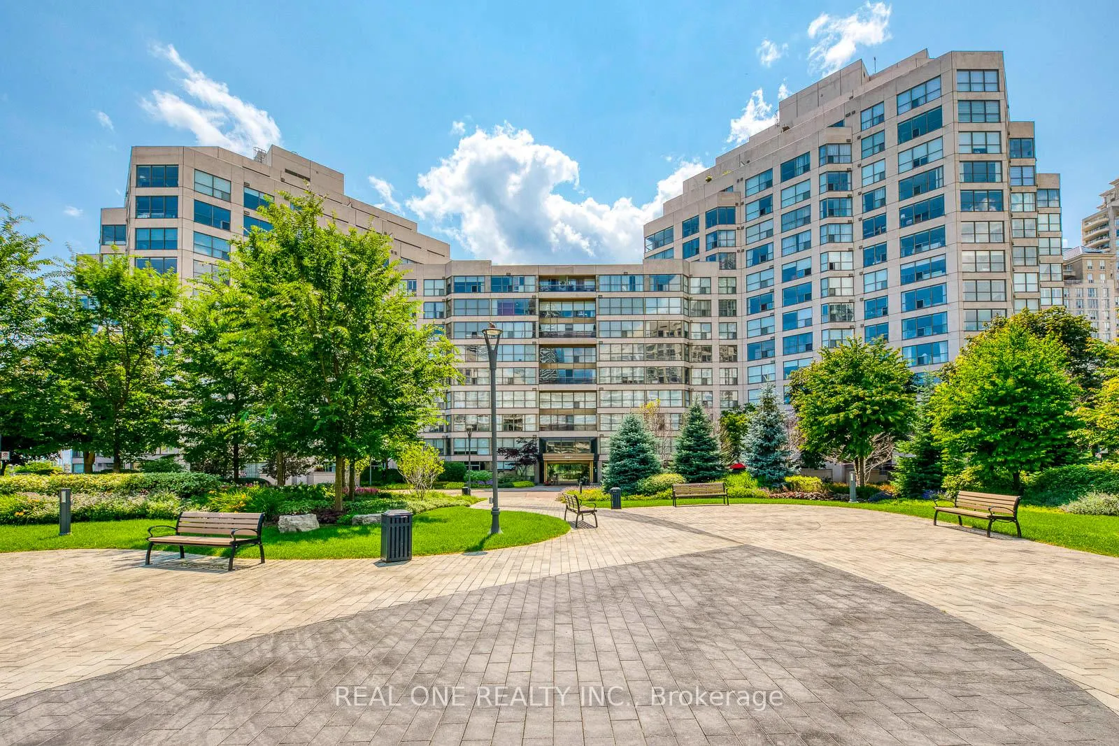 Front of Unit 1005, 2267 Lake Shore Boulevard W