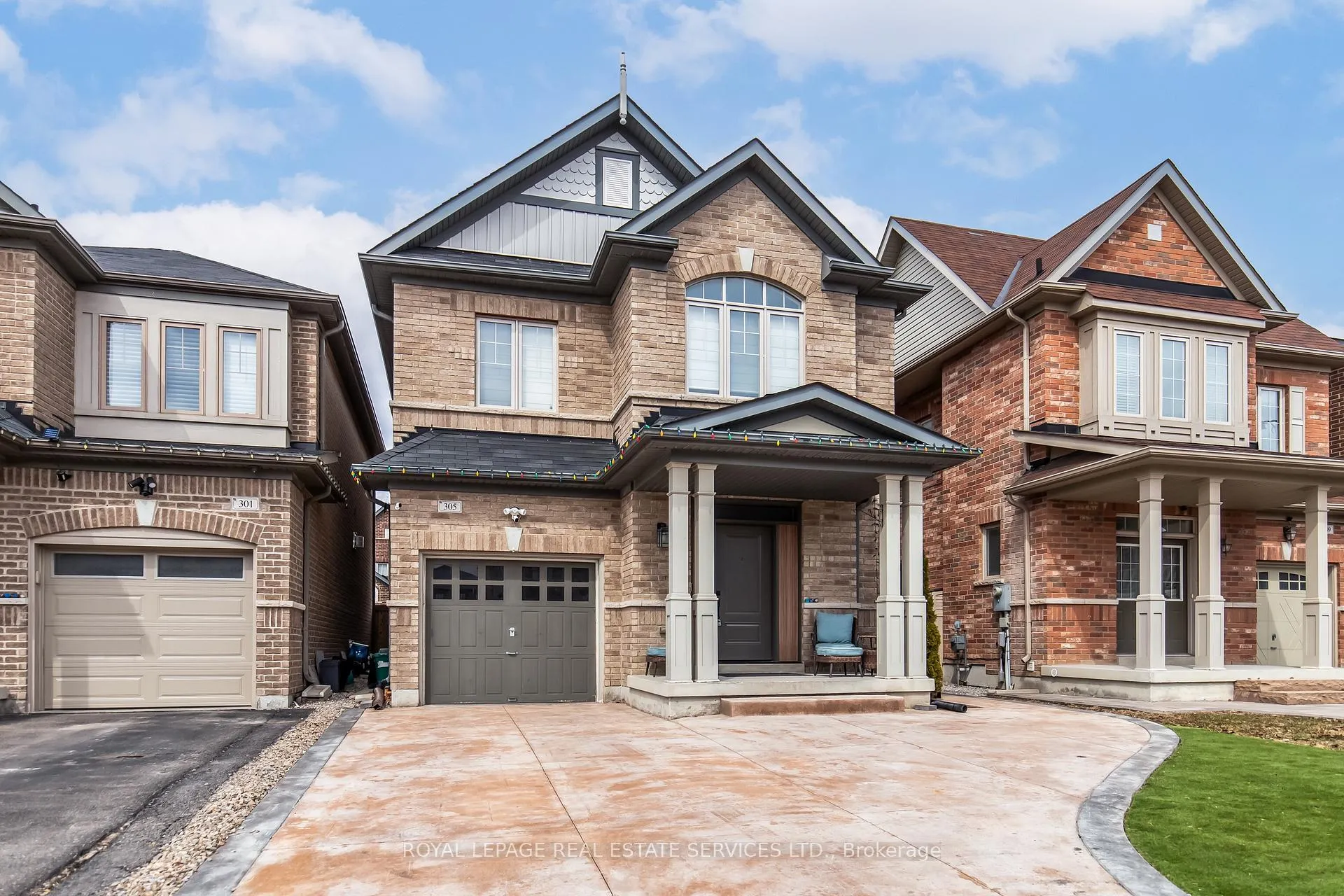 Photo 2 of 305 Moody Drive, Vaughan, Kleinburg — HOMEH
