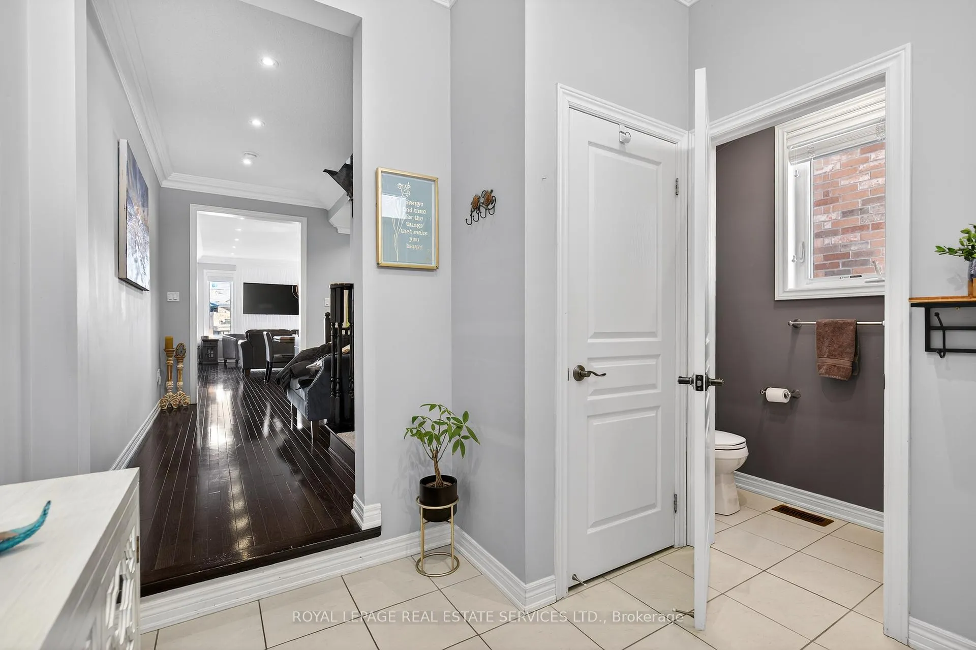 Photo 5 of 305 Moody Drive, Vaughan, Kleinburg — HOMEH