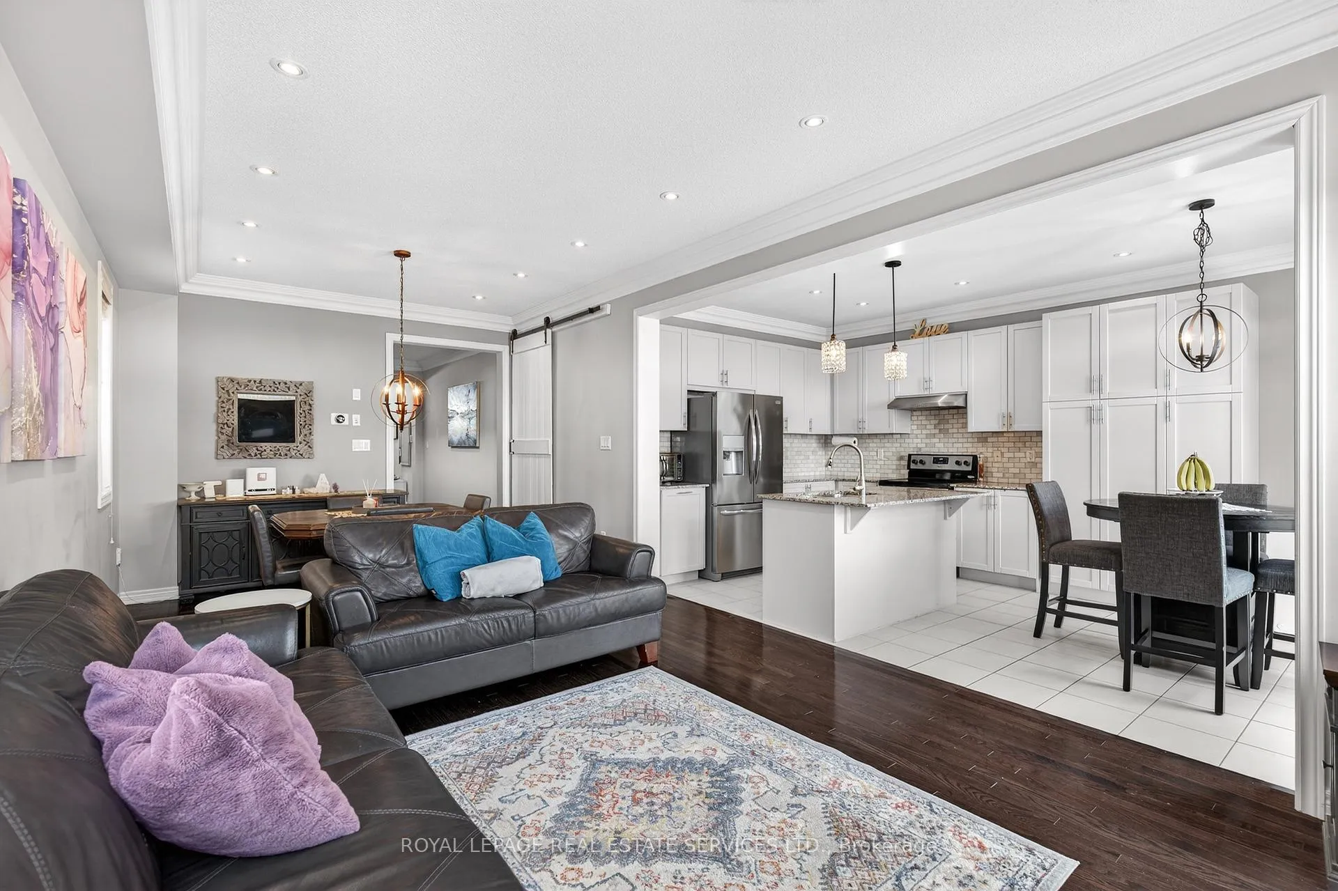 Photo 9 of 305 Moody Drive, Vaughan, Kleinburg — HOMEH