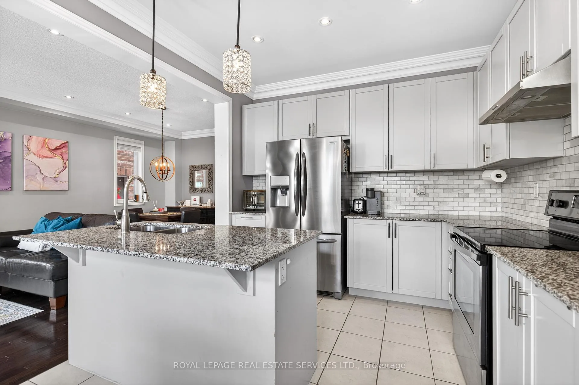 Photo 13 of 305 Moody Drive, Vaughan, Kleinburg — HOMEH