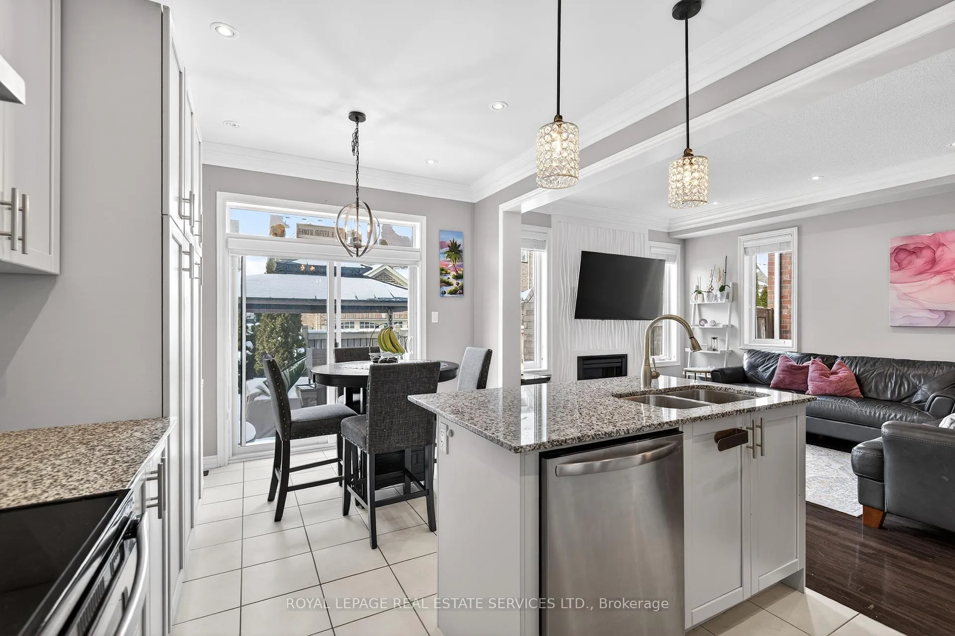 Photo 14 of 305 Moody Drive, Vaughan, Kleinburg — HOMEH