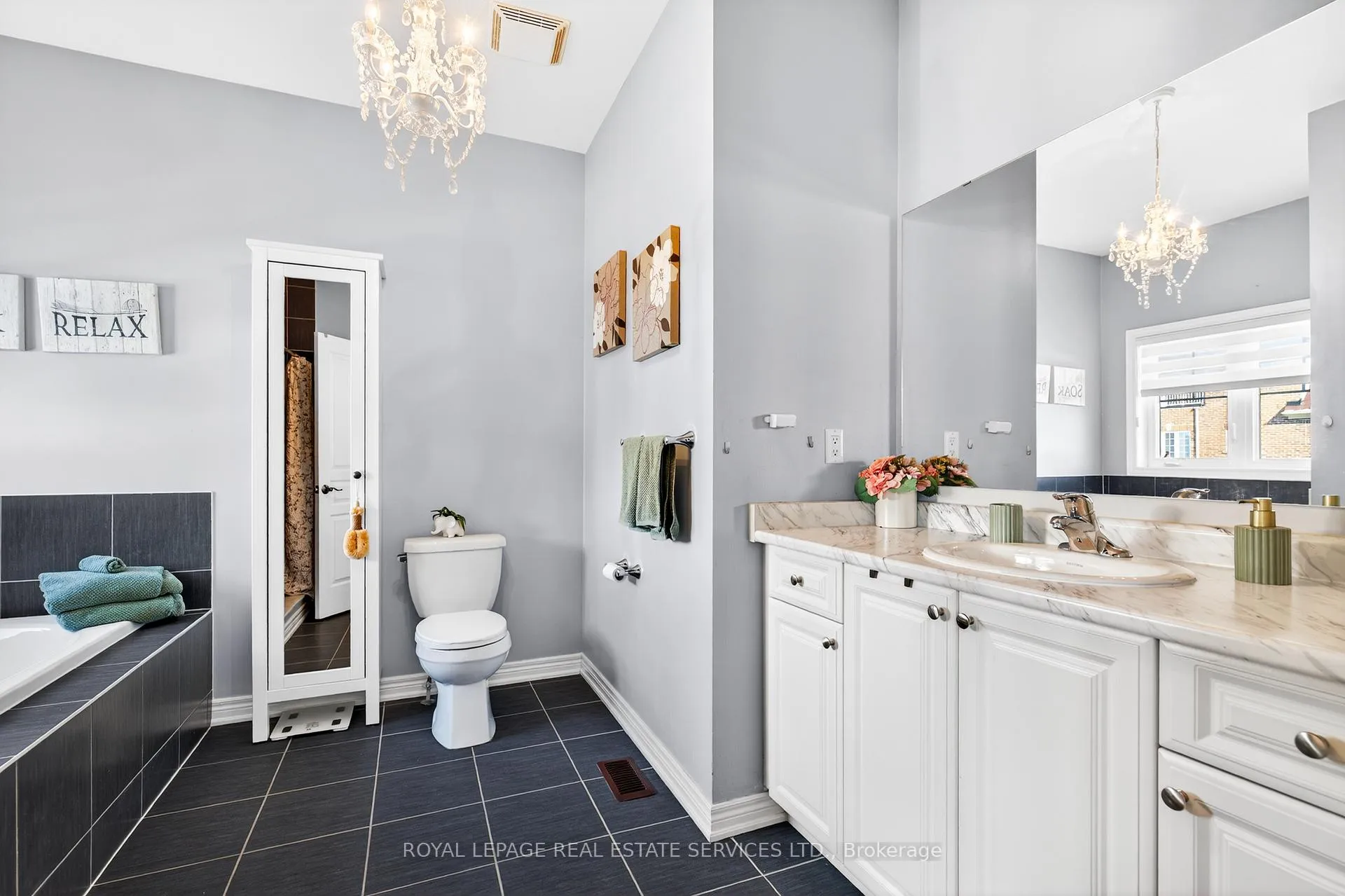 Photo 22 of 305 Moody Drive, Vaughan, Kleinburg — HOMEH