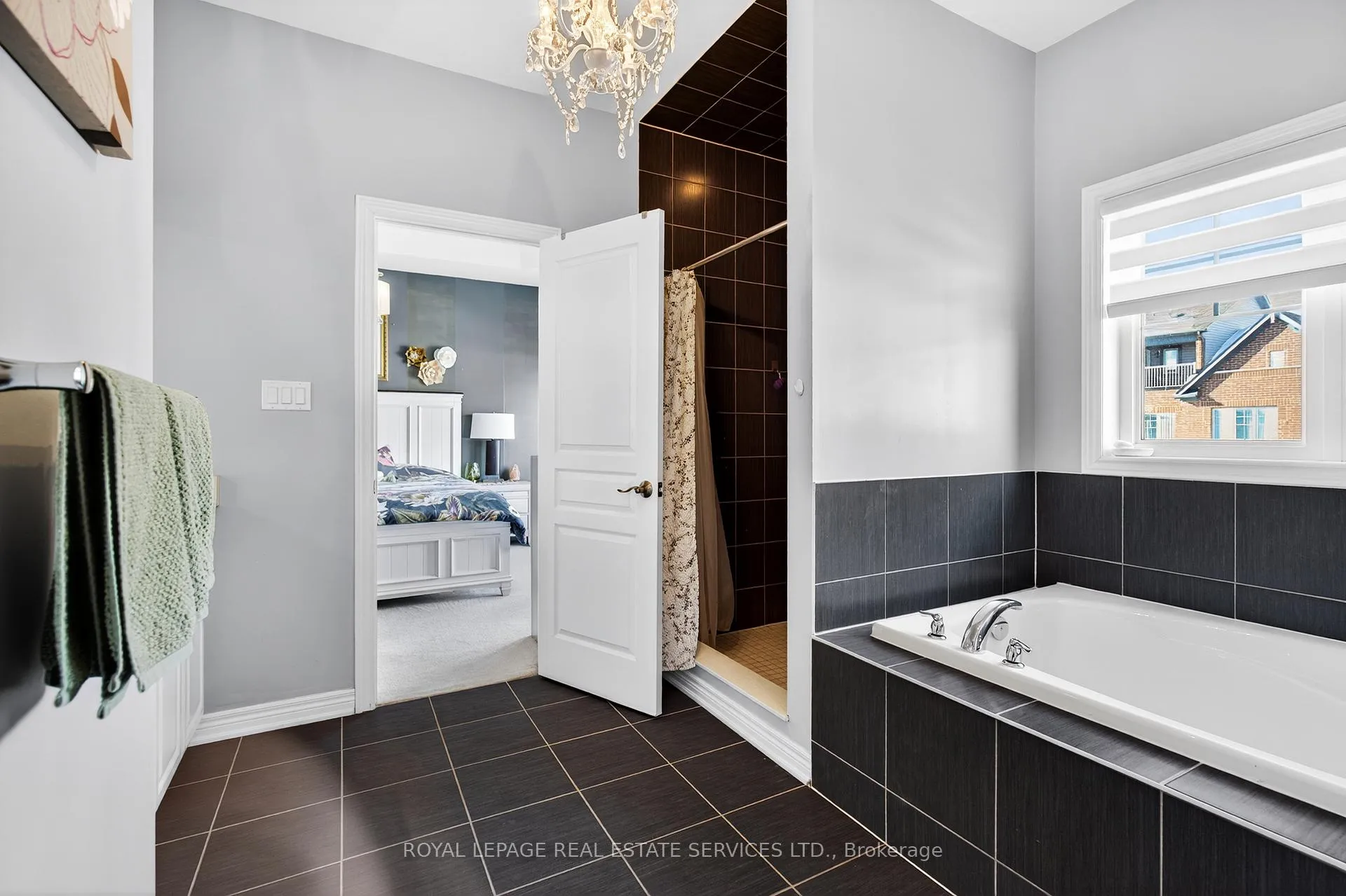 Photo 23 of 305 Moody Drive, Vaughan, Kleinburg — HOMEH