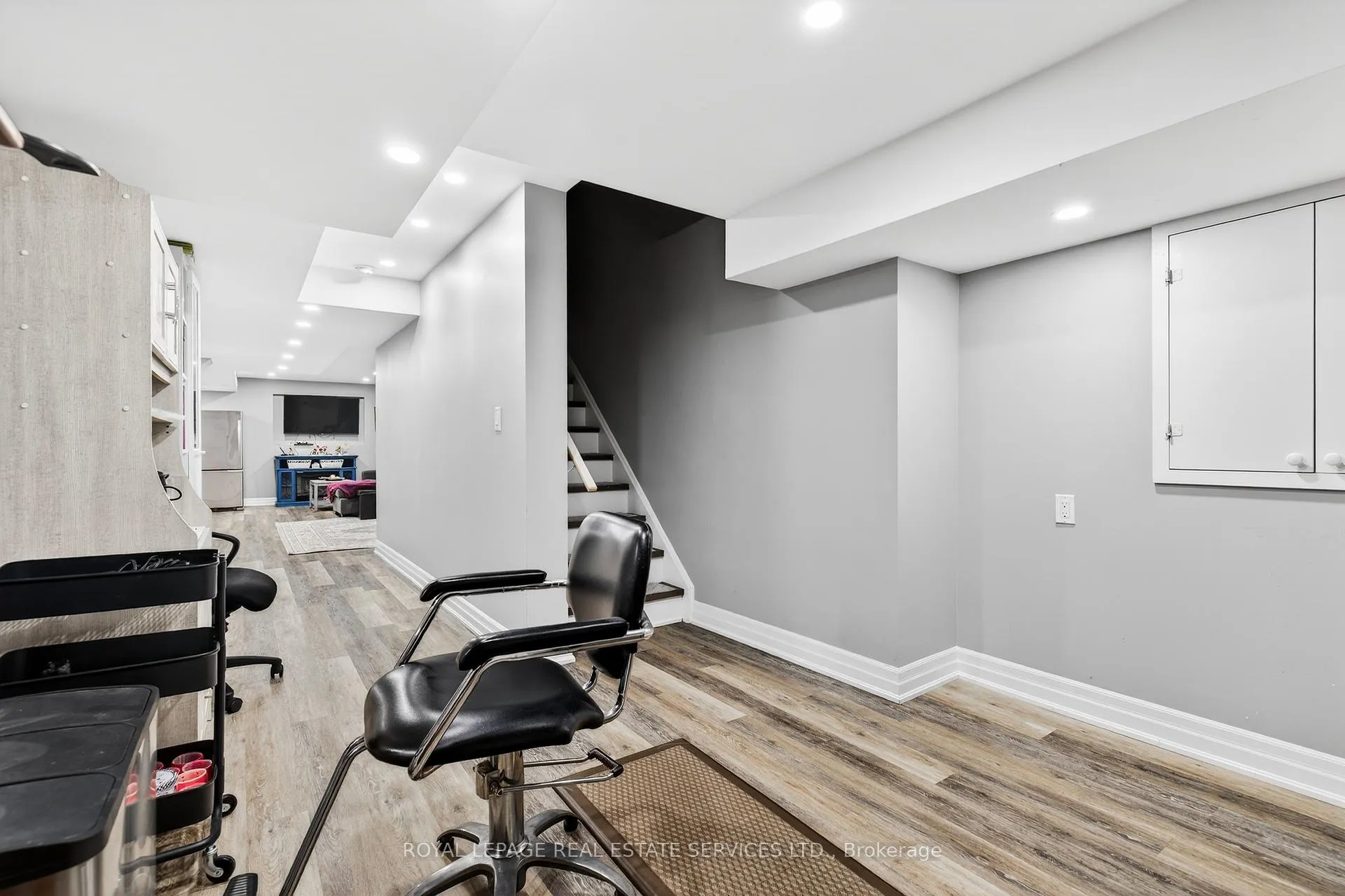 Photo 32 of 305 Moody Drive, Vaughan, Kleinburg — HOMEH