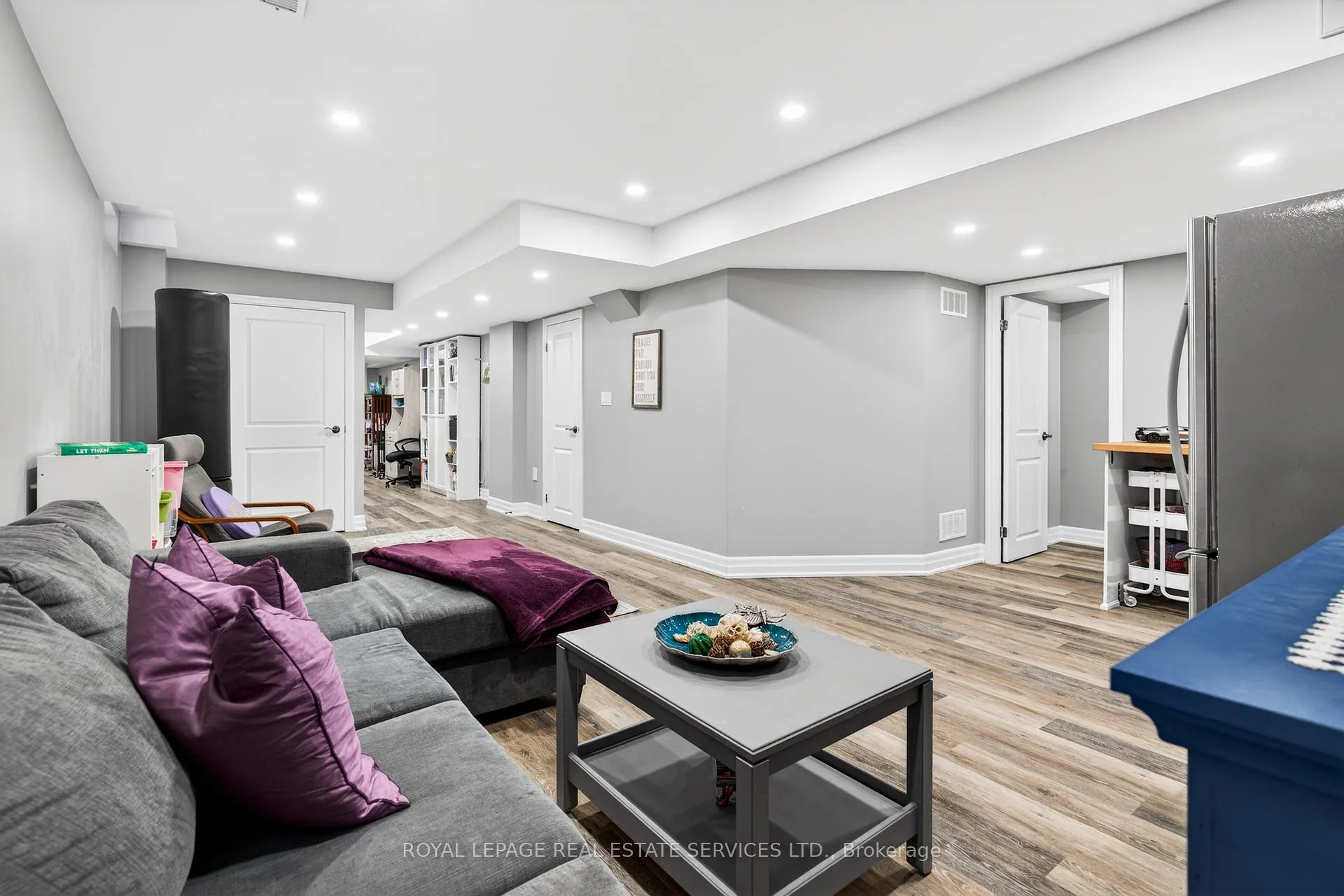 Photo 35 of 305 Moody Drive, Vaughan, Kleinburg — HOMEH