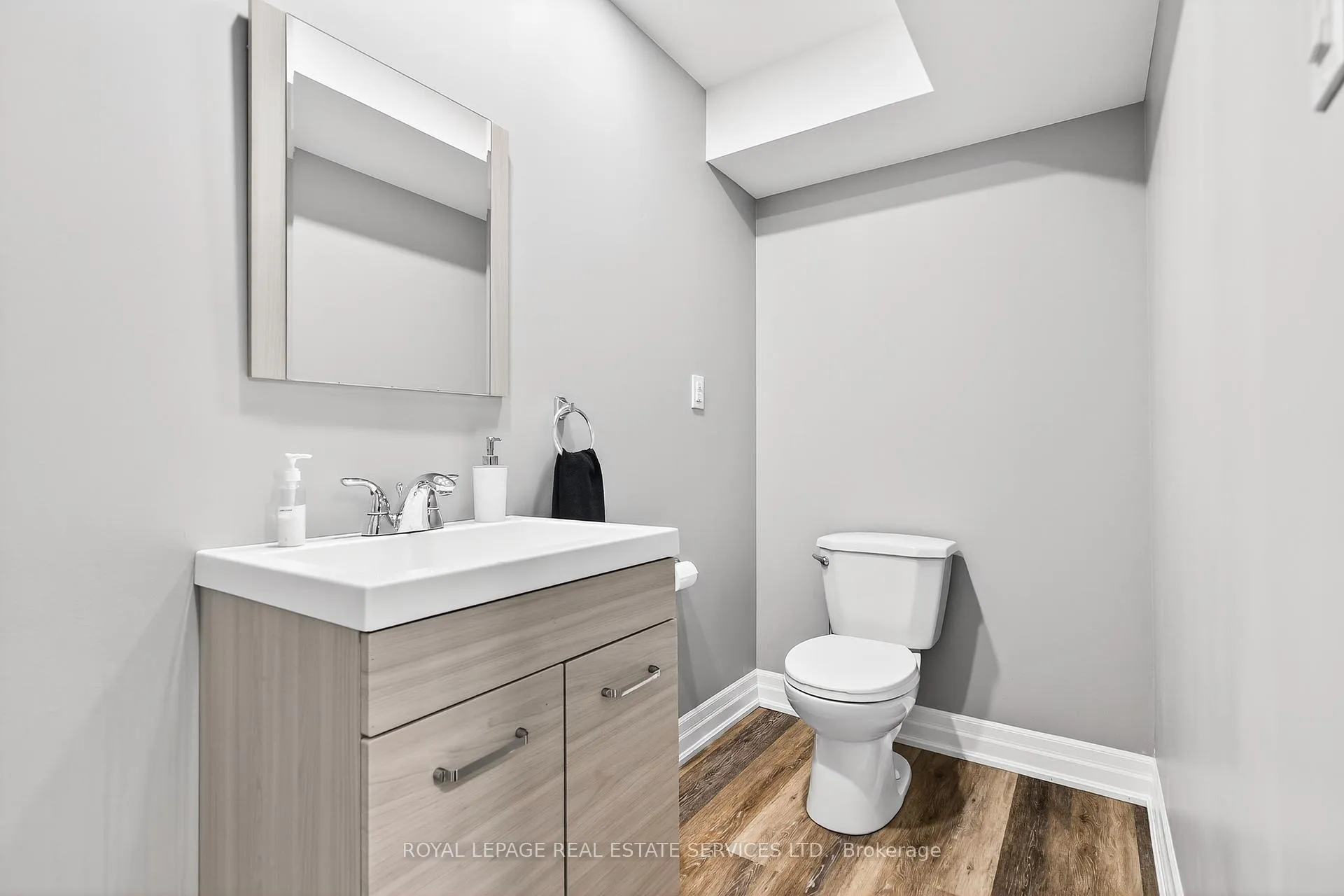 Photo 37 of 305 Moody Drive, Vaughan, Kleinburg — HOMEH