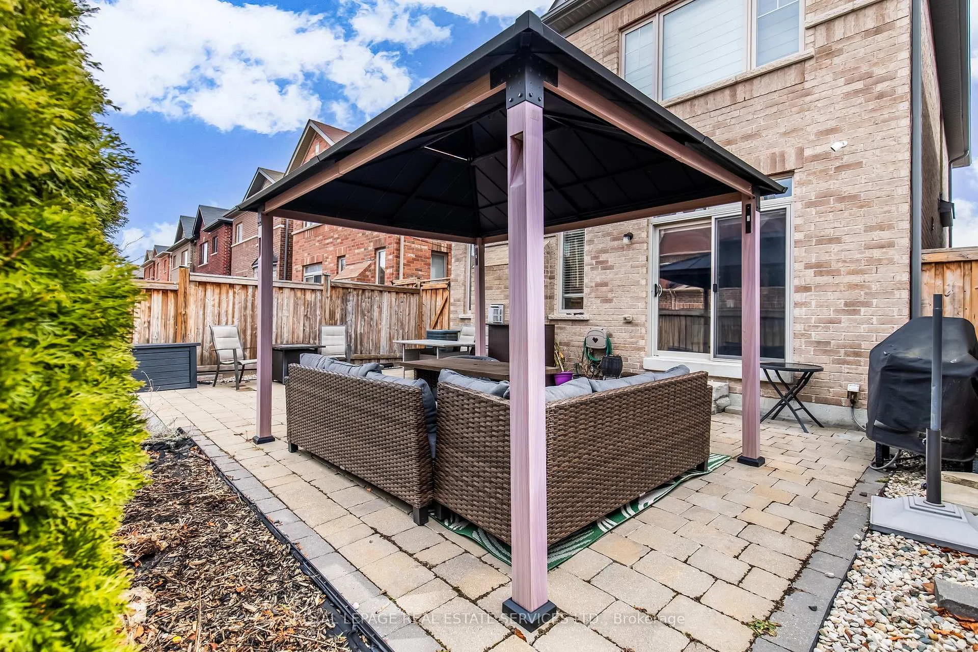Photo 40 of 305 Moody Drive, Vaughan, Kleinburg — HOMEH