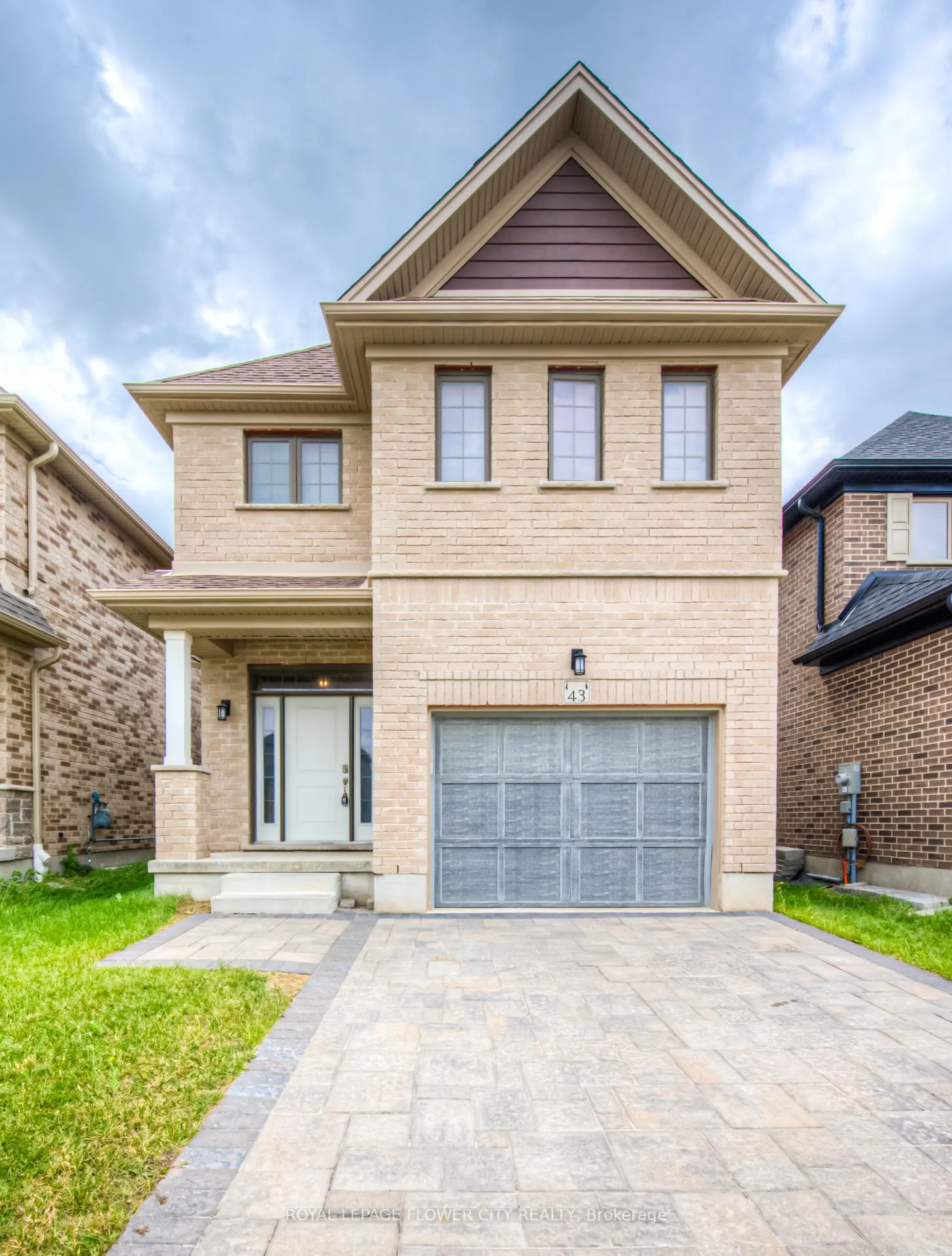 Photo 2 of 43 Pondcliffe Drive, Kitchener — HOMEH