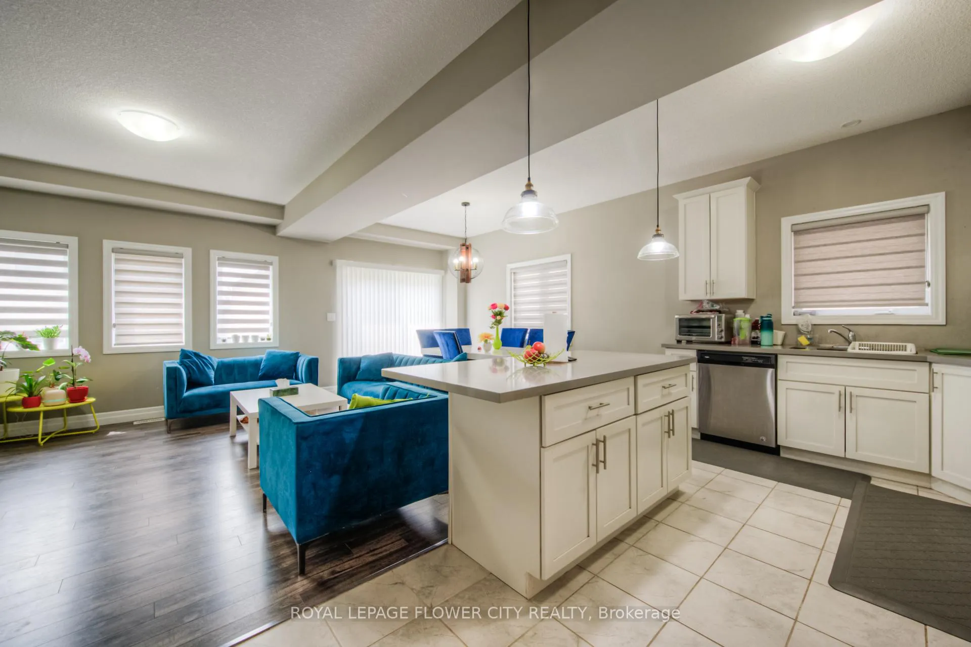 Photo 8 of 43 Pondcliffe Drive, Kitchener — HOMEH