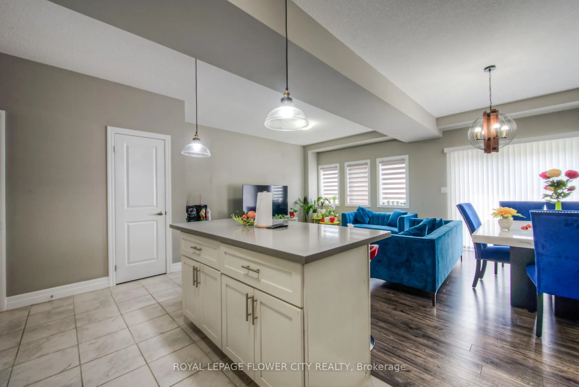 Photo 10 of 43 Pondcliffe Drive, Kitchener — HOMEH