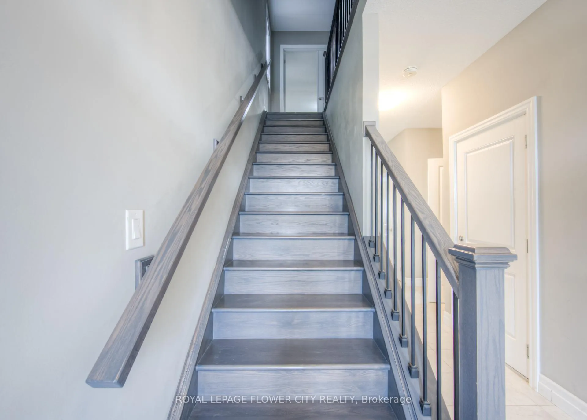 Photo 19 of 43 Pondcliffe Drive, Kitchener — HOMEH