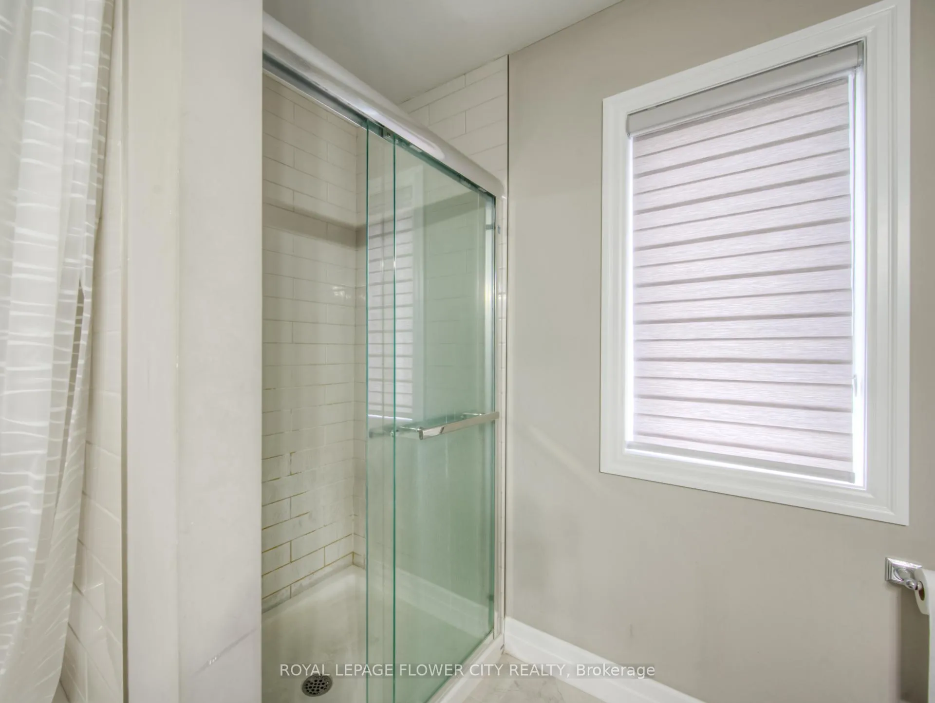 Photo 25 of 43 Pondcliffe Drive, Kitchener — HOMEH