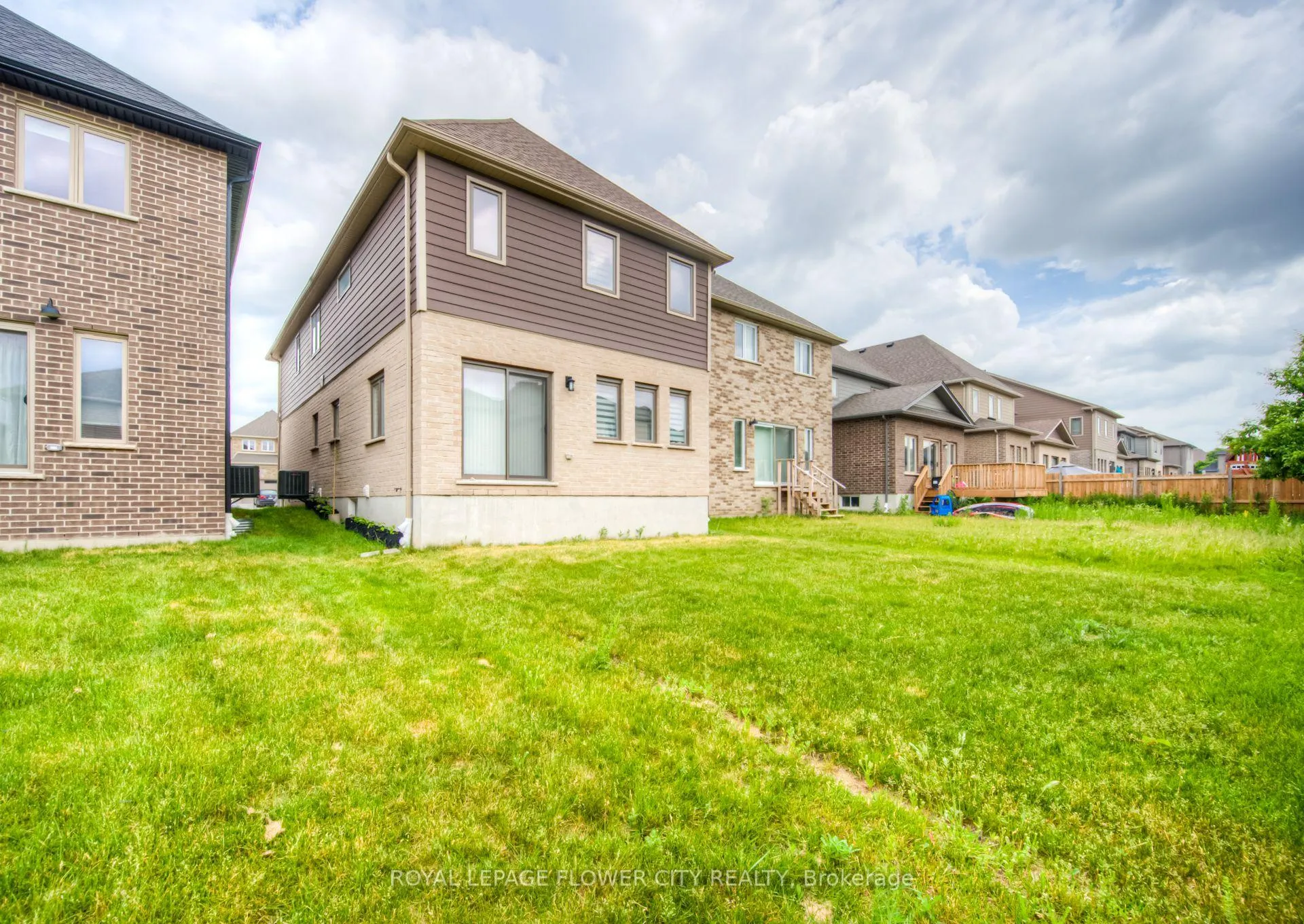 Photo 30 of 43 Pondcliffe Drive, Kitchener — HOMEH