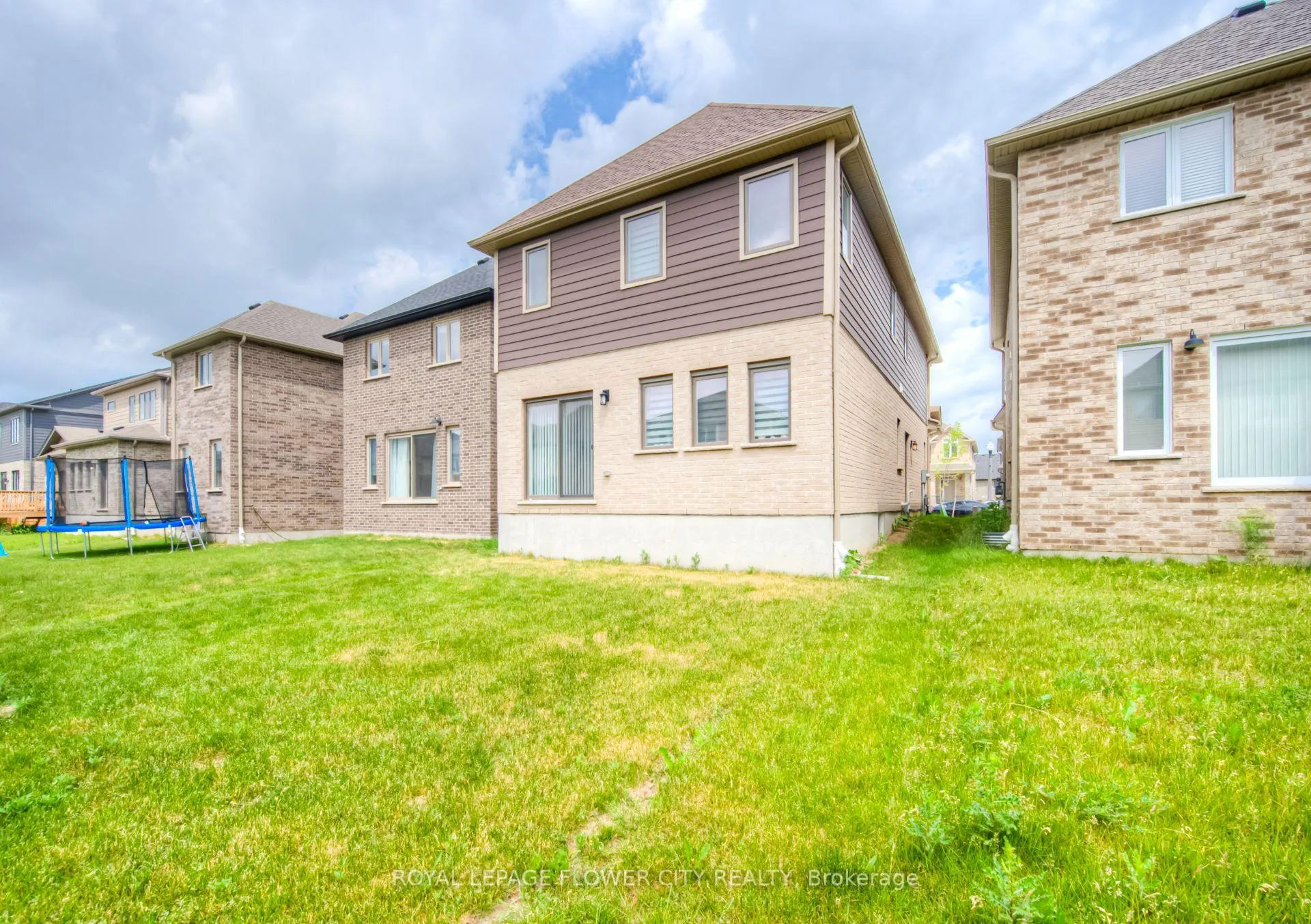 Photo 32 of 43 Pondcliffe Drive, Kitchener — HOMEH