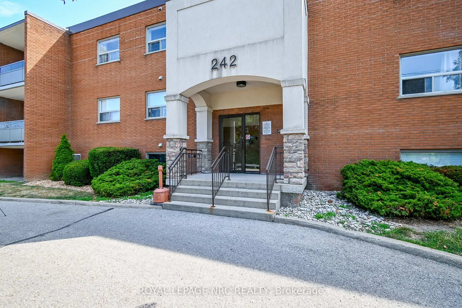 Front of Unit 316, 242 Oakdale Avenue