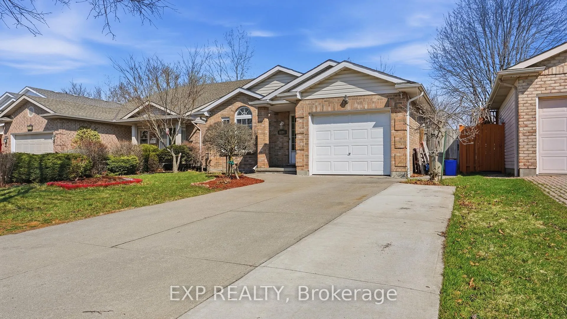 Photo 1 of 8195 Woodsview Crescent, Niagara Falls, Ascot — HOMEH