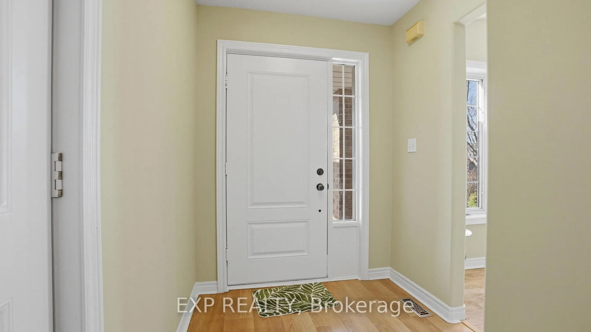 Photo 3 of 8195 Woodsview Crescent, Niagara Falls, Ascot — HOMEH