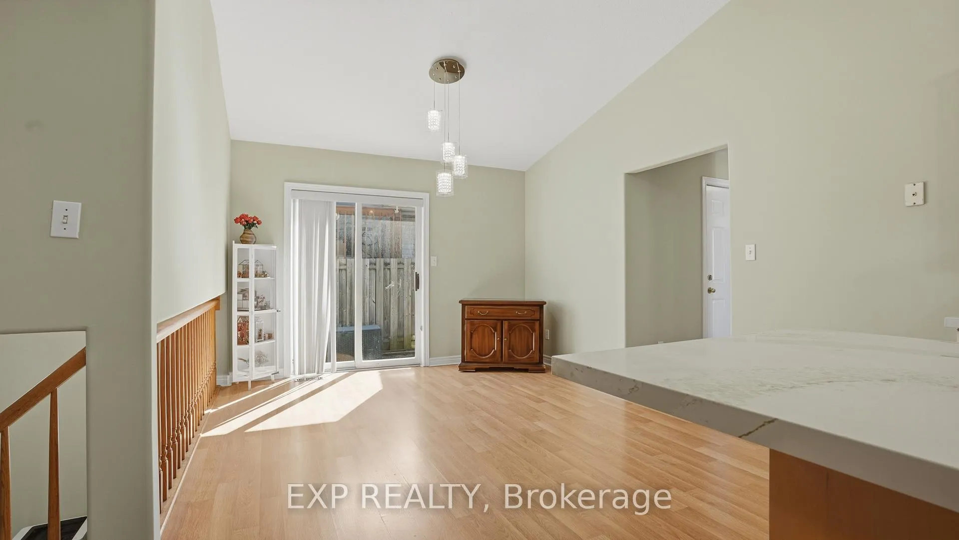 Photo 8 of 8195 Woodsview Crescent, Niagara Falls, Ascot — HOMEH