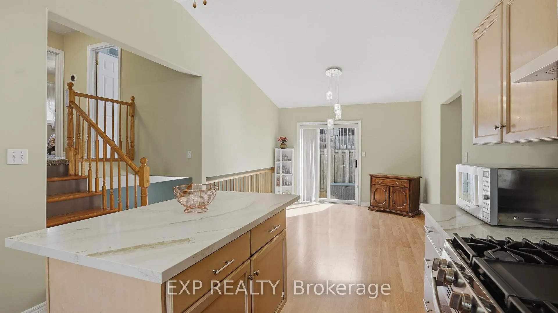Photo 12 of 8195 Woodsview Crescent, Niagara Falls, Ascot — HOMEH