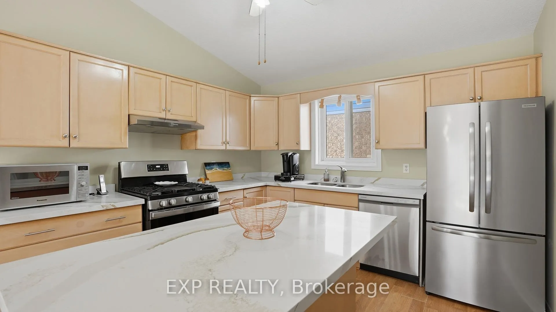 Photo 13 of 8195 Woodsview Crescent, Niagara Falls, Ascot — HOMEH