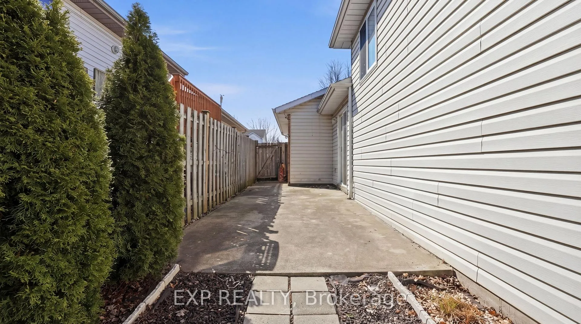Photo 35 of 8195 Woodsview Crescent, Niagara Falls, Ascot — HOMEH