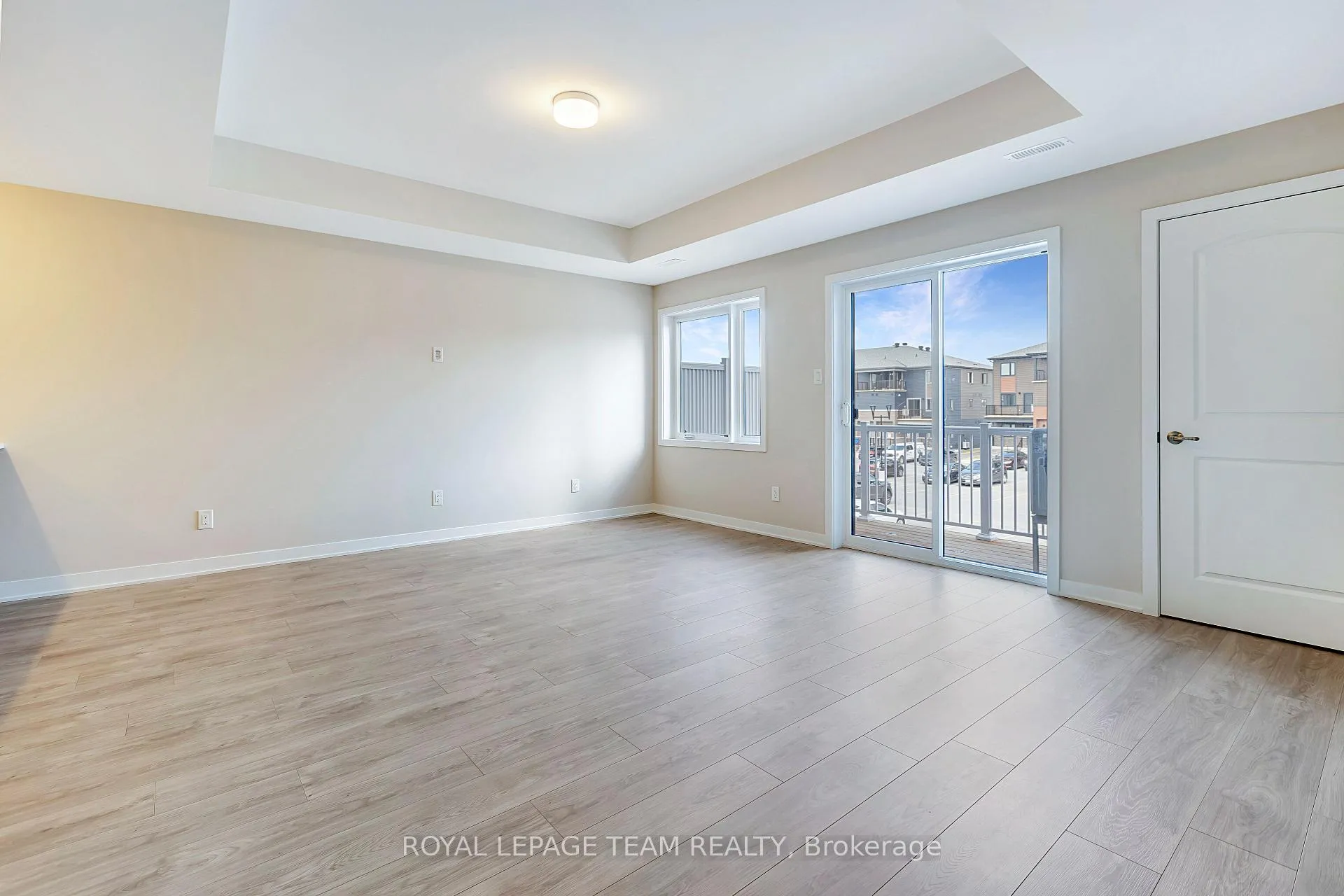 Photo 3 of 904 Parnian Private, Ottawa, Barrhaven - Half Moon Bay — HOMEH