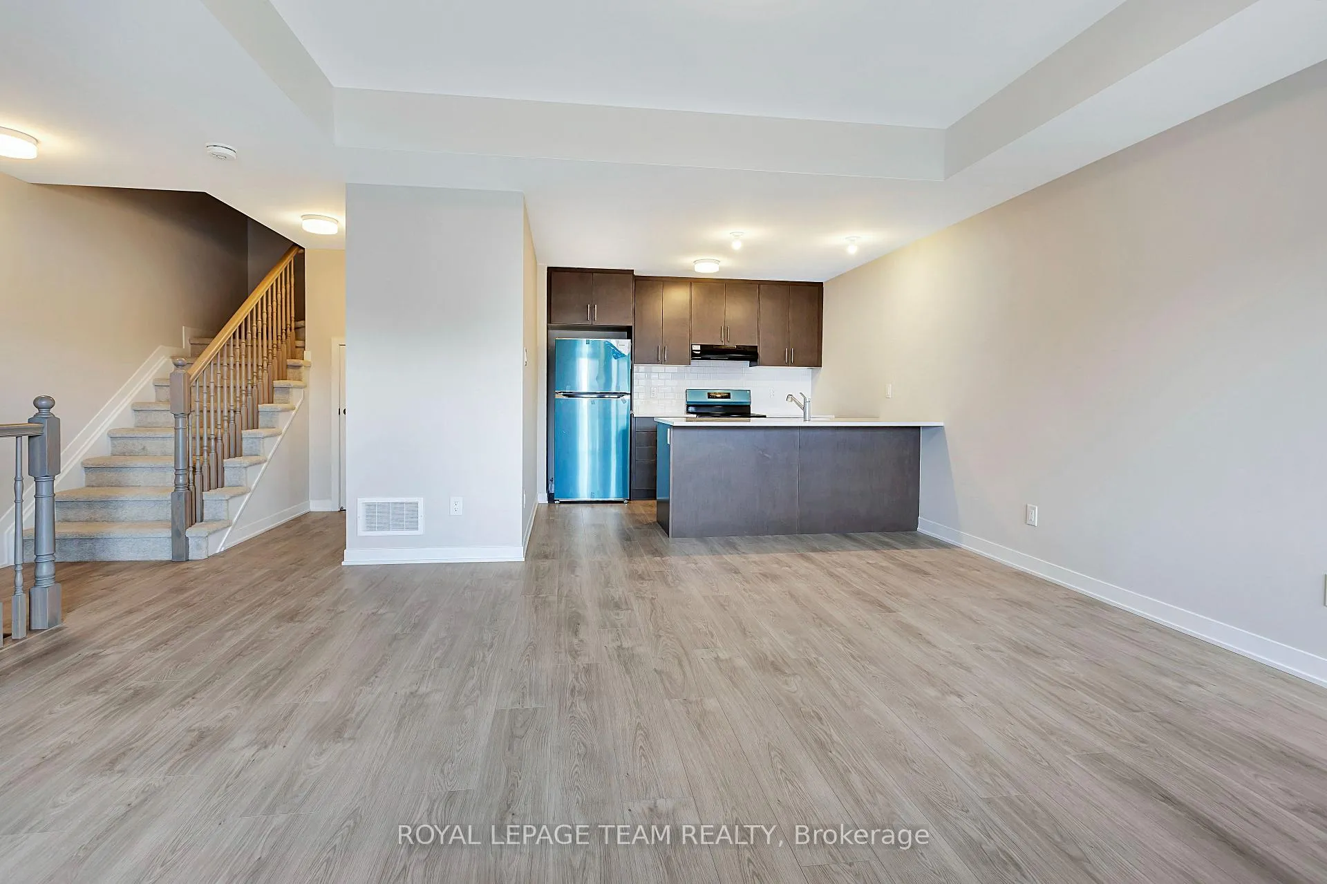 Photo 5 of 904 Parnian Private, Ottawa, Barrhaven - Half Moon Bay — HOMEH