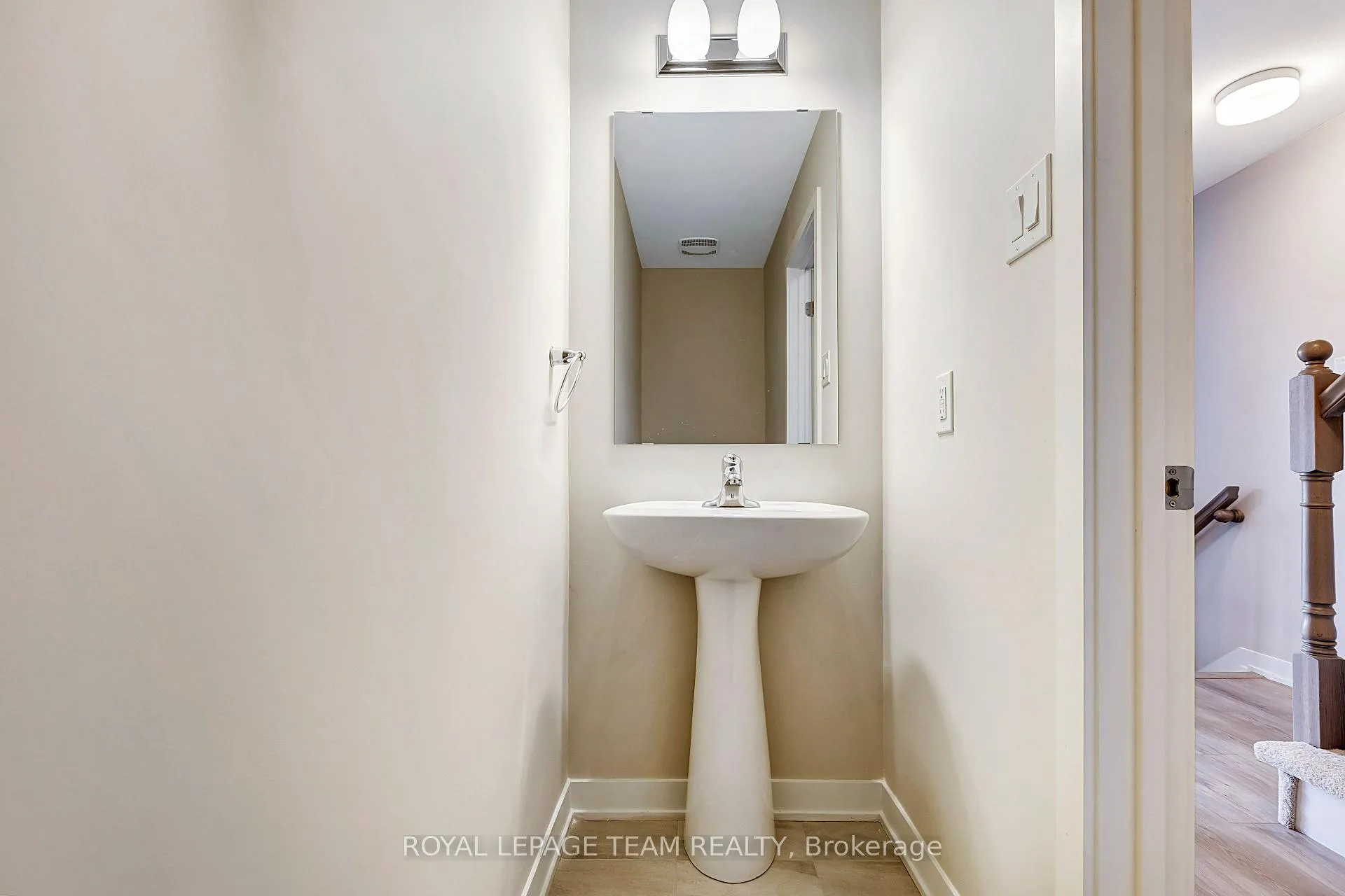 Photo 8 of 904 Parnian Private, Ottawa, Barrhaven - Half Moon Bay — HOMEH