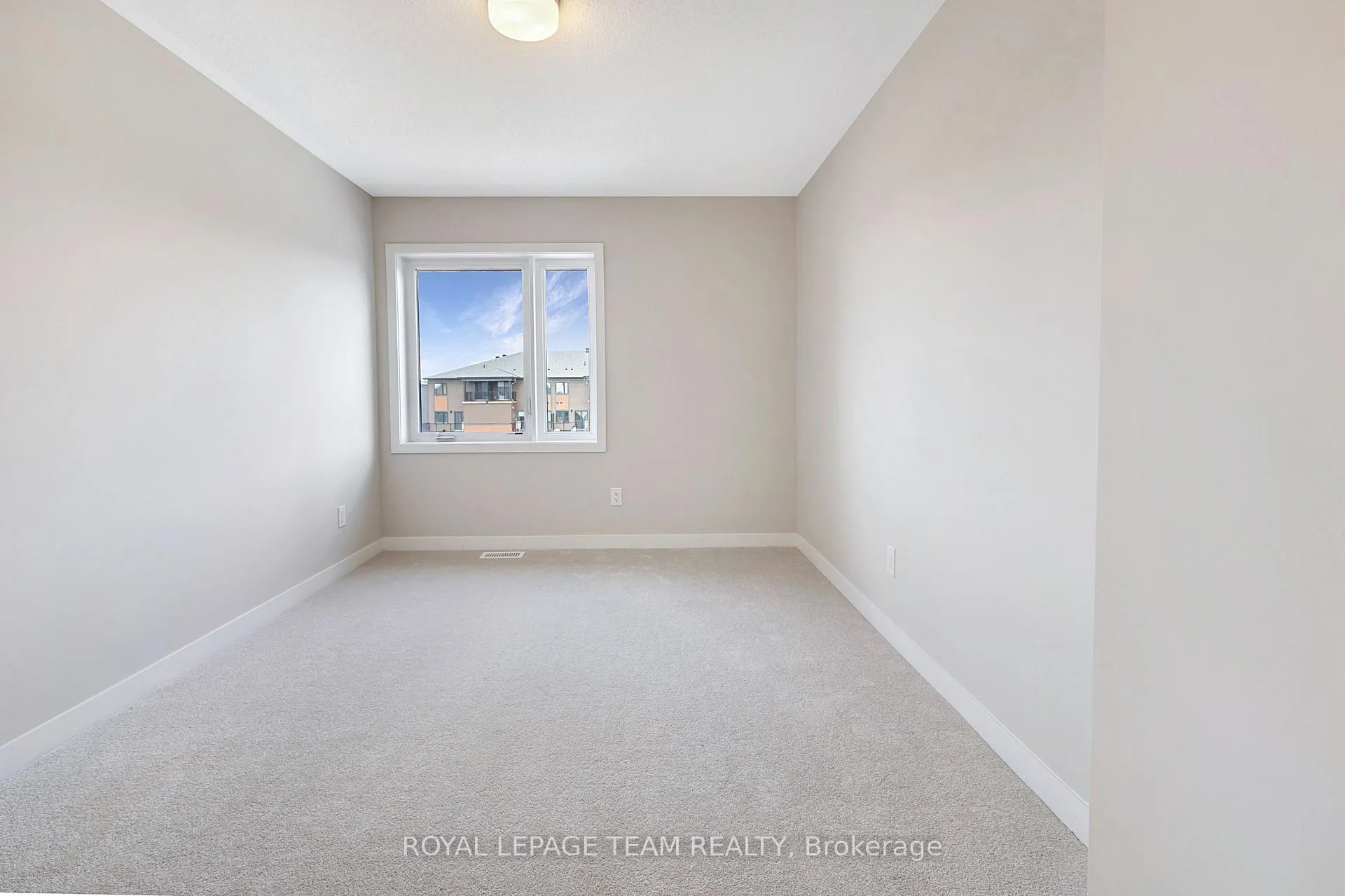 Photo 9 of 904 Parnian Private, Ottawa, Barrhaven - Half Moon Bay — HOMEH