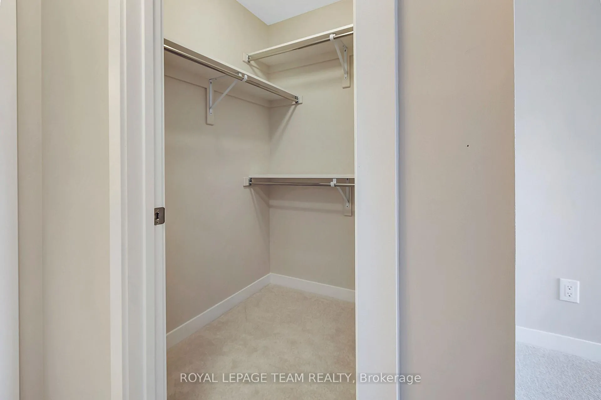 Photo 12 of 904 Parnian Private, Ottawa, Barrhaven - Half Moon Bay — HOMEH