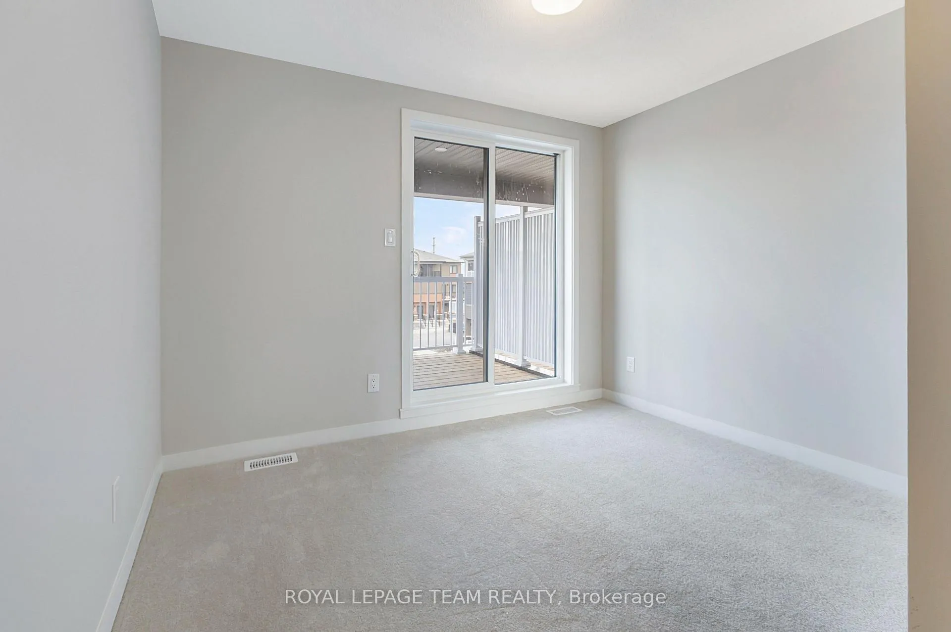 Photo 13 of 904 Parnian Private, Ottawa, Barrhaven - Half Moon Bay — HOMEH