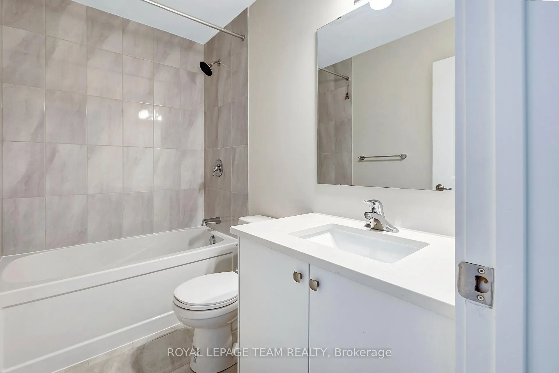 Photo 15 of 904 Parnian Private, Ottawa, Barrhaven - Half Moon Bay — HOMEH