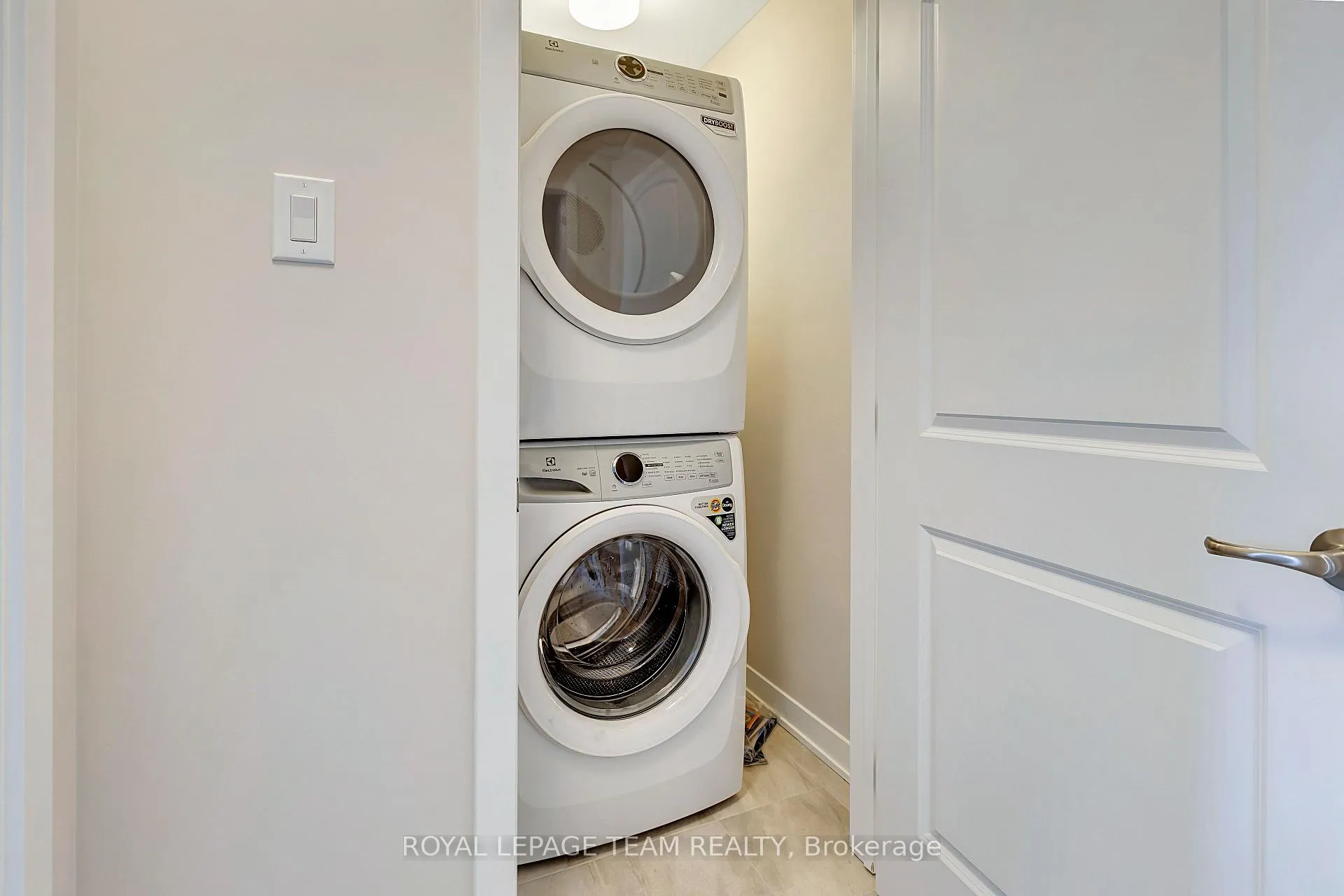 Photo 16 of 904 Parnian Private, Ottawa, Barrhaven - Half Moon Bay — HOMEH