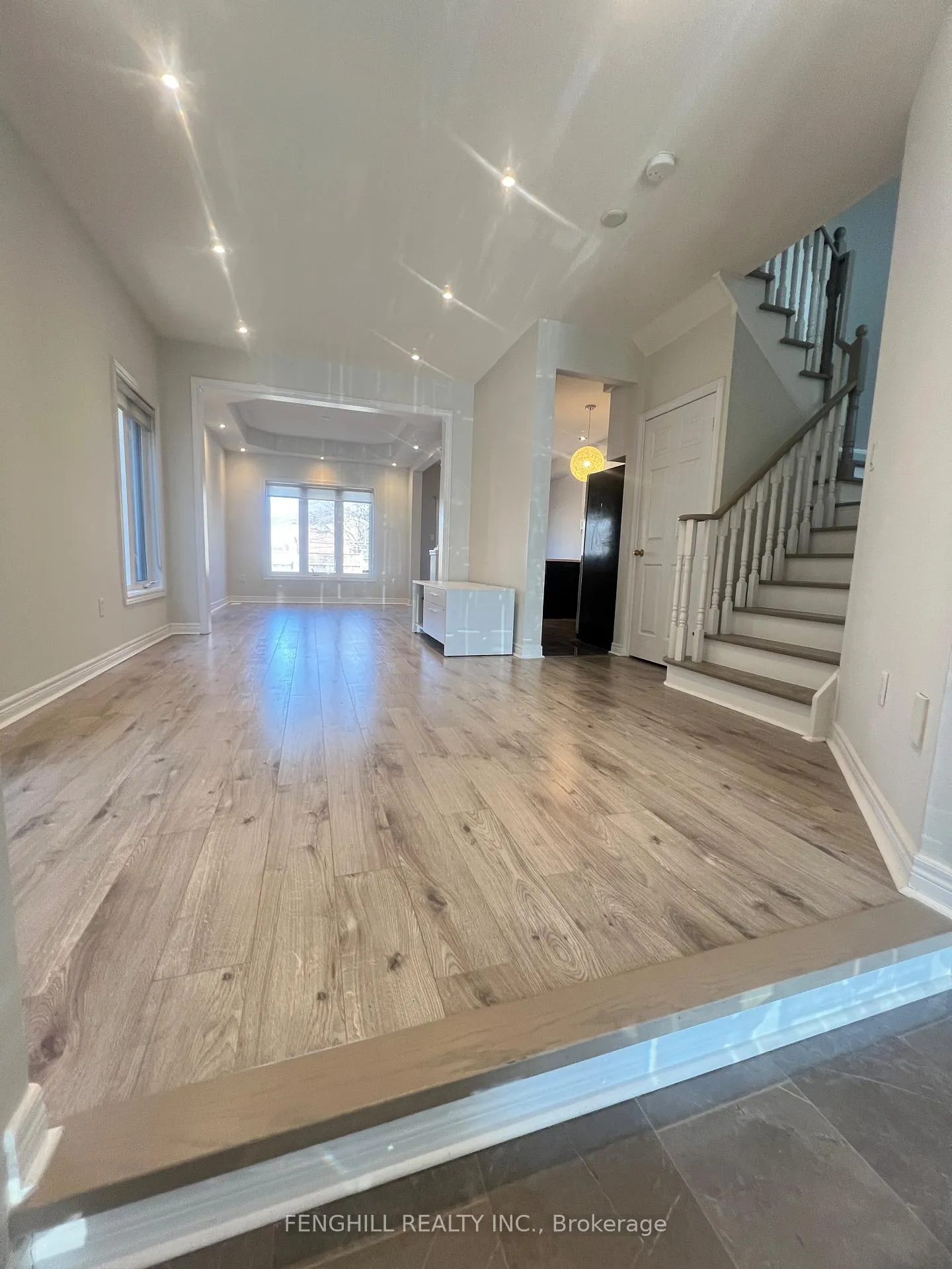 Photo 5 of 78 Autumn Hill Boulevard, Vaughan, Patterson — HOMEH