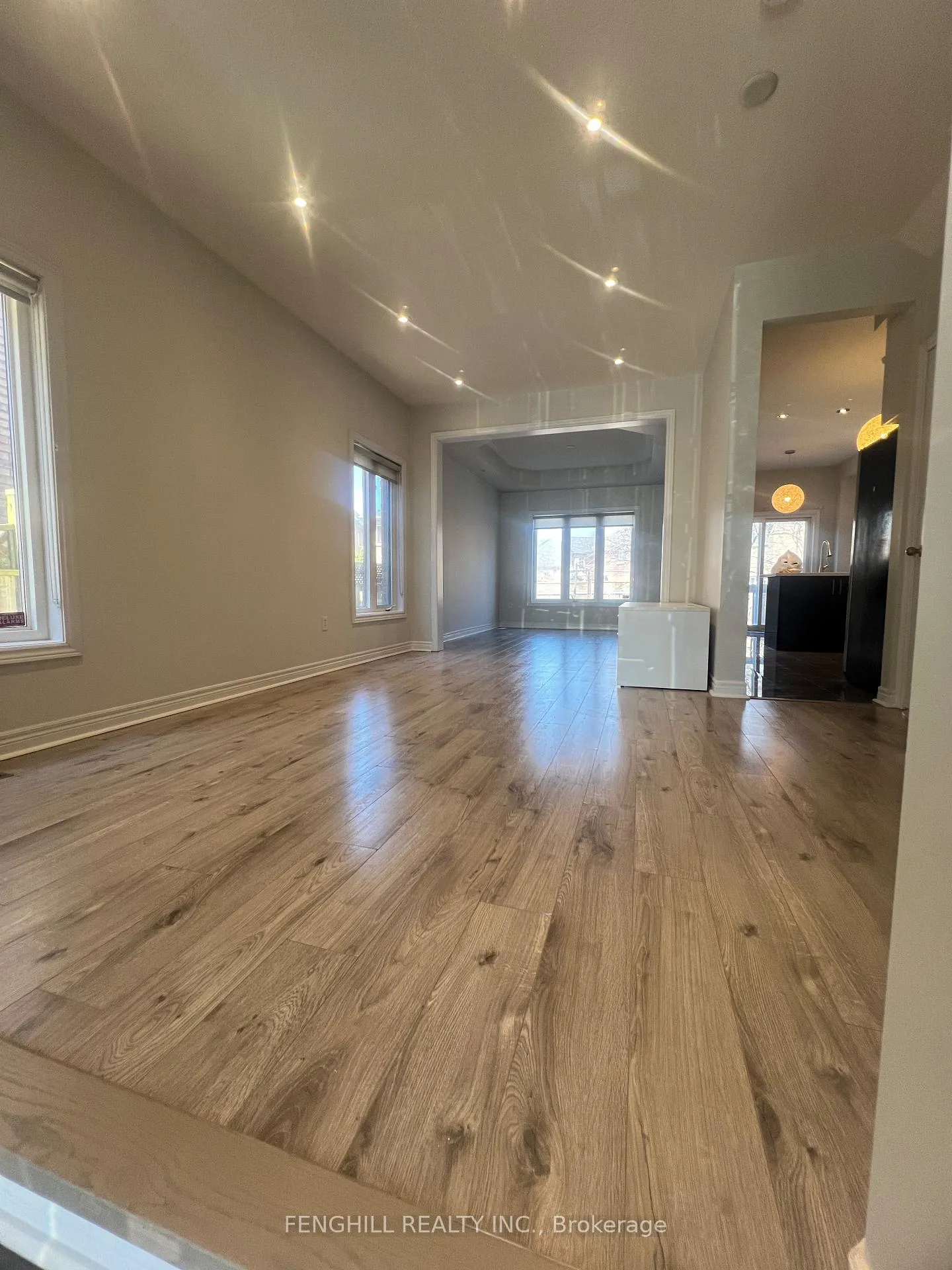Photo 8 of 78 Autumn Hill Boulevard, Vaughan, Patterson — HOMEH