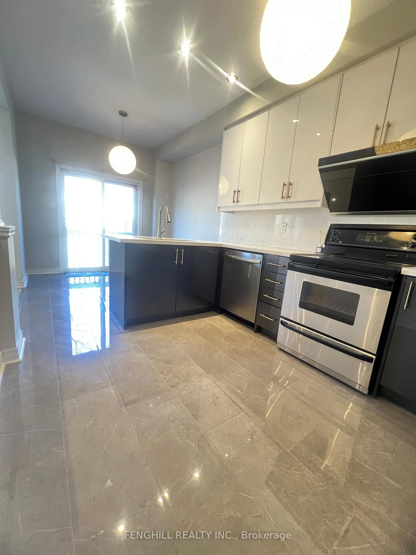Photo 13 of 78 Autumn Hill Boulevard, Vaughan, Patterson — HOMEH