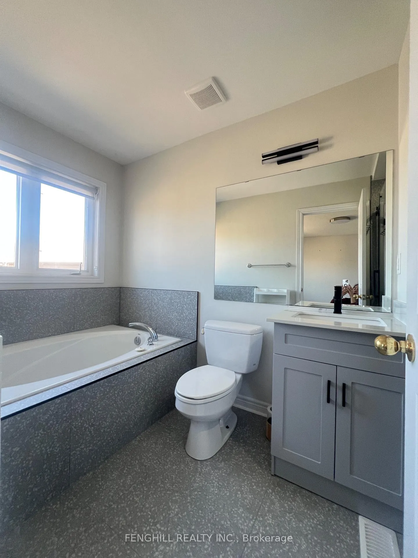 Photo 16 of 78 Autumn Hill Boulevard, Vaughan, Patterson — HOMEH