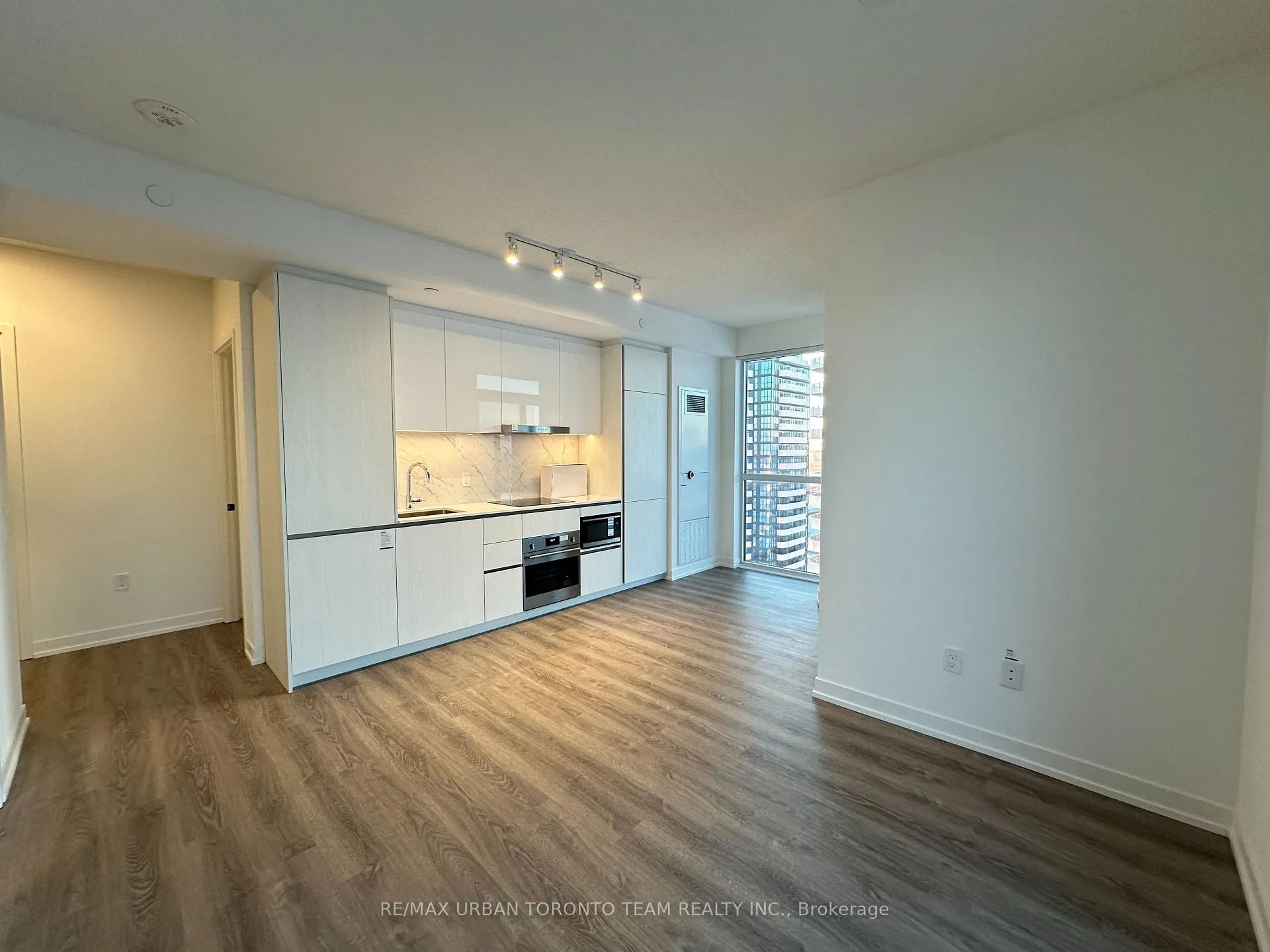 Photo 4 of Unit 4102, 8 Interchange Way, Vaughan, Vaughan Corporate Centre — HOMEH