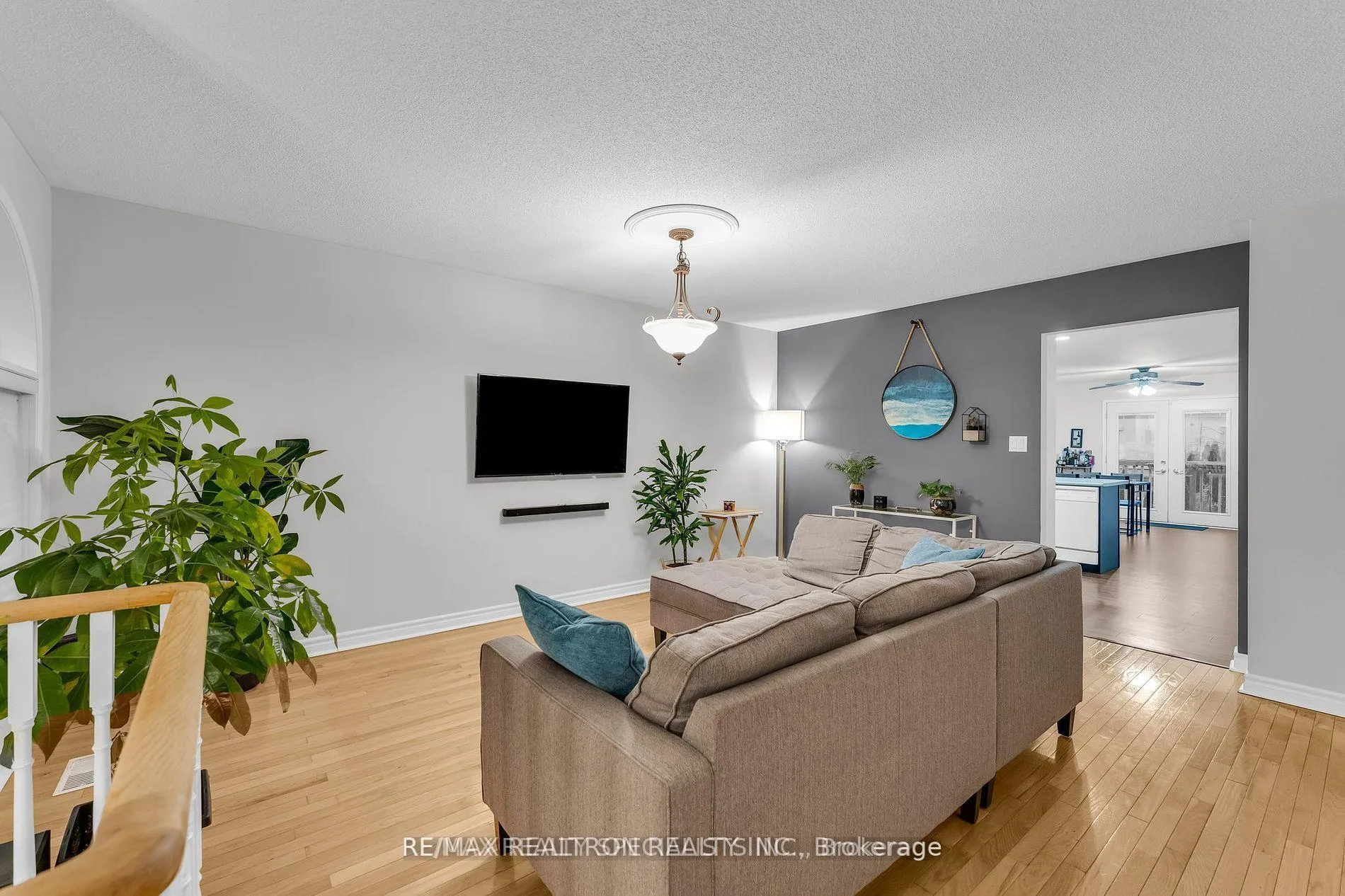Photo 2 of 7 Margaret Drive, Barrie, East Bayfield — HOMEH