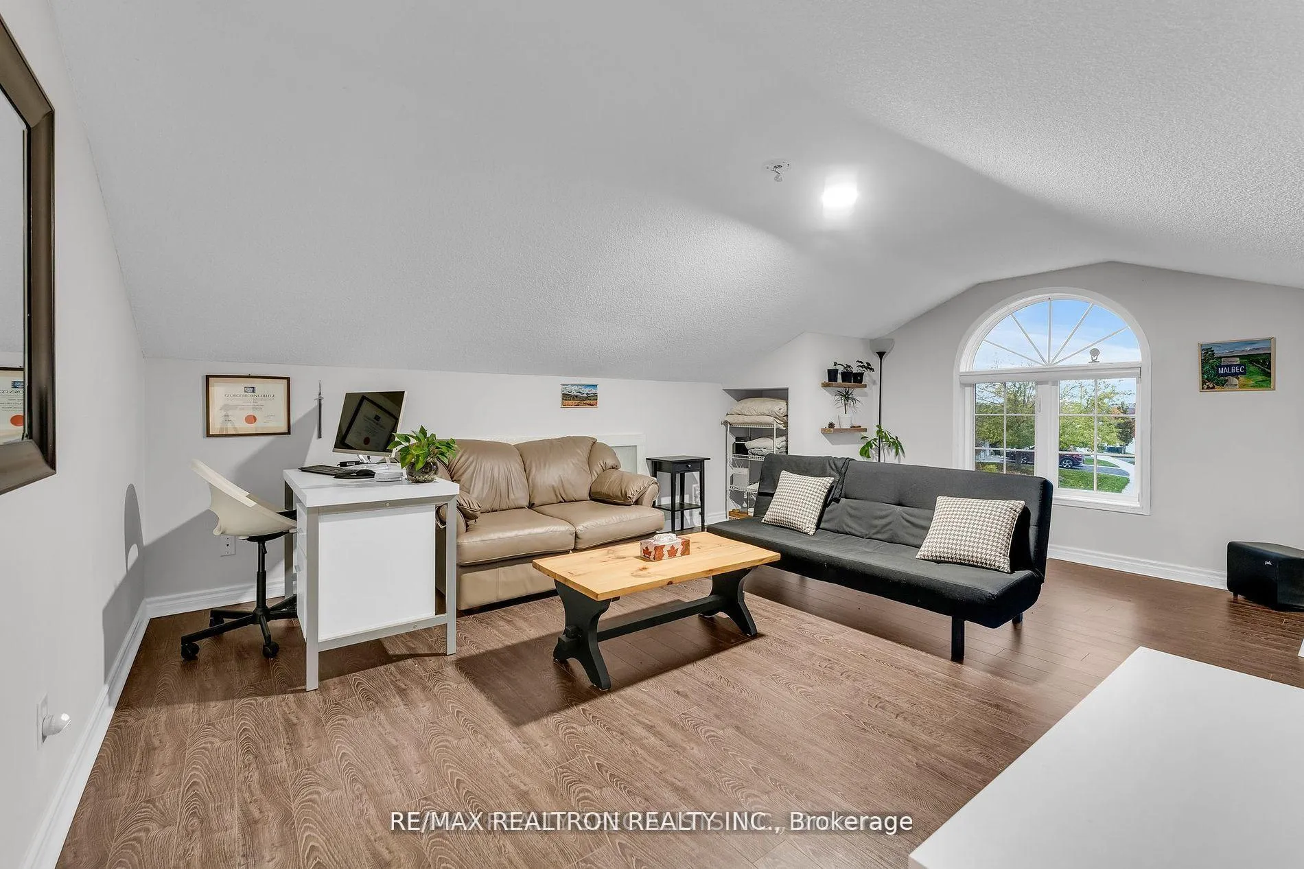 Photo 11 of 7 Margaret Drive, Barrie, East Bayfield — HOMEH