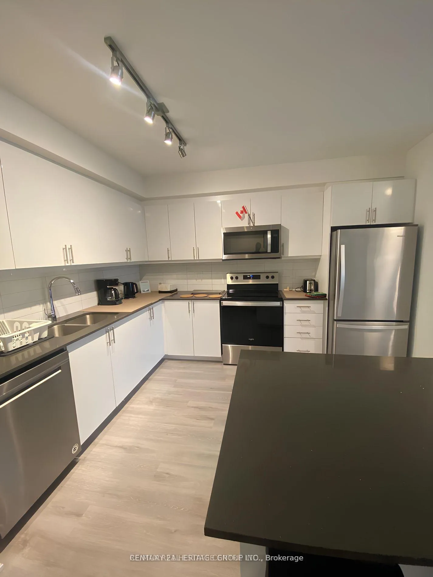 Photo 6 of Unit 611, 58 Lakeside Terrace, Barrie, Little Lake — HOMEH